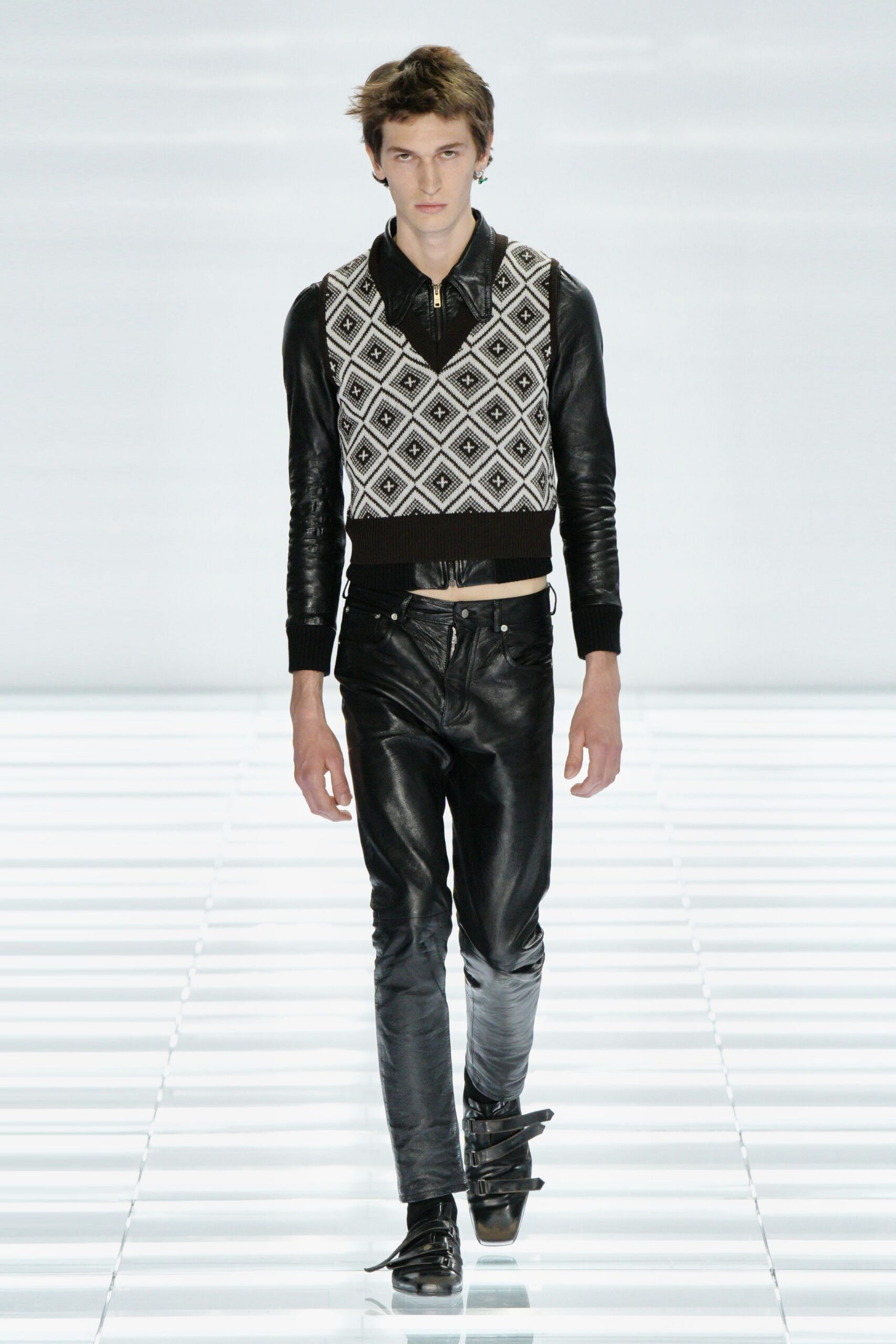 black wool long-sleeve collared fitted printed sweater