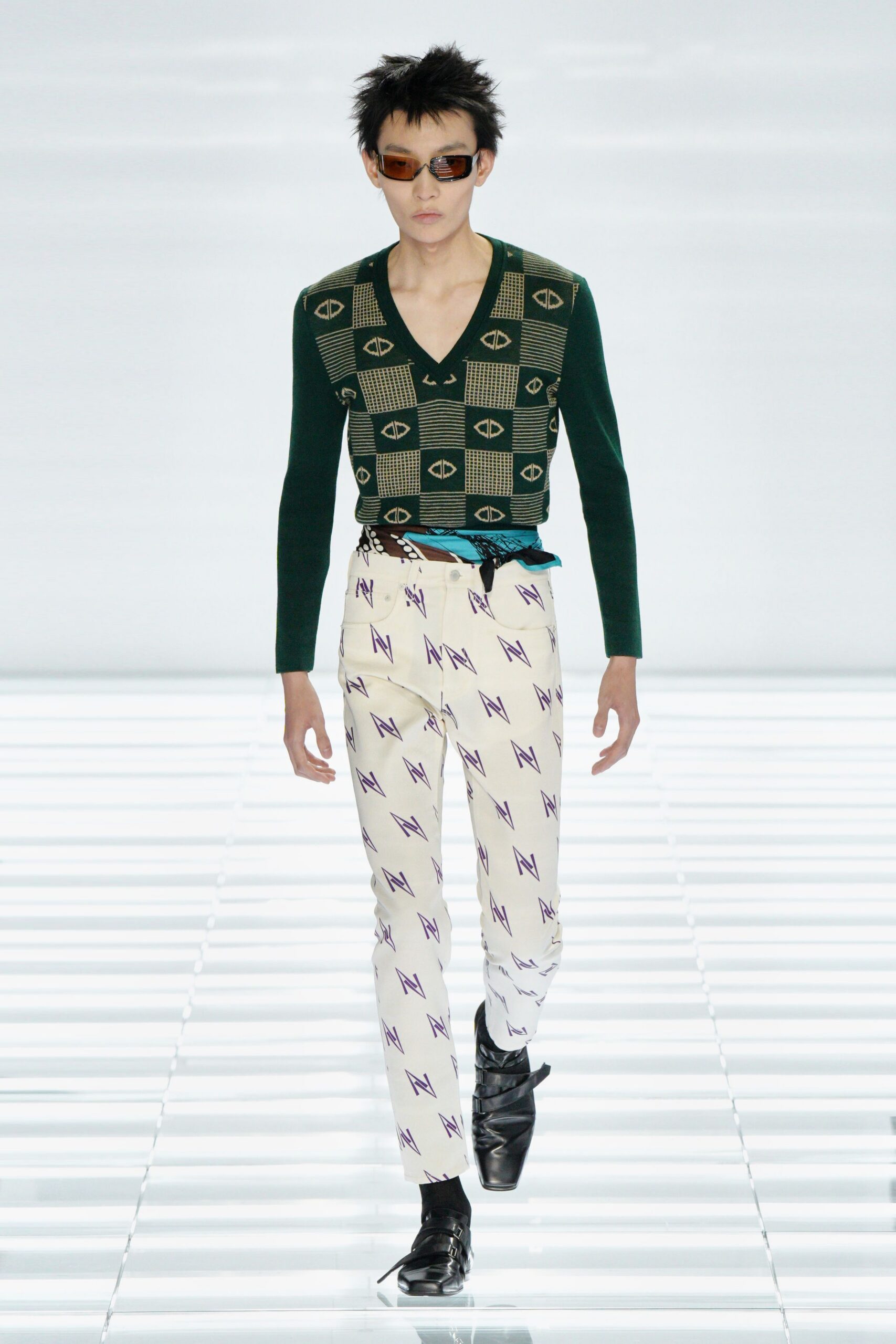 green cotton v-neck long-sleeve fitted printed top