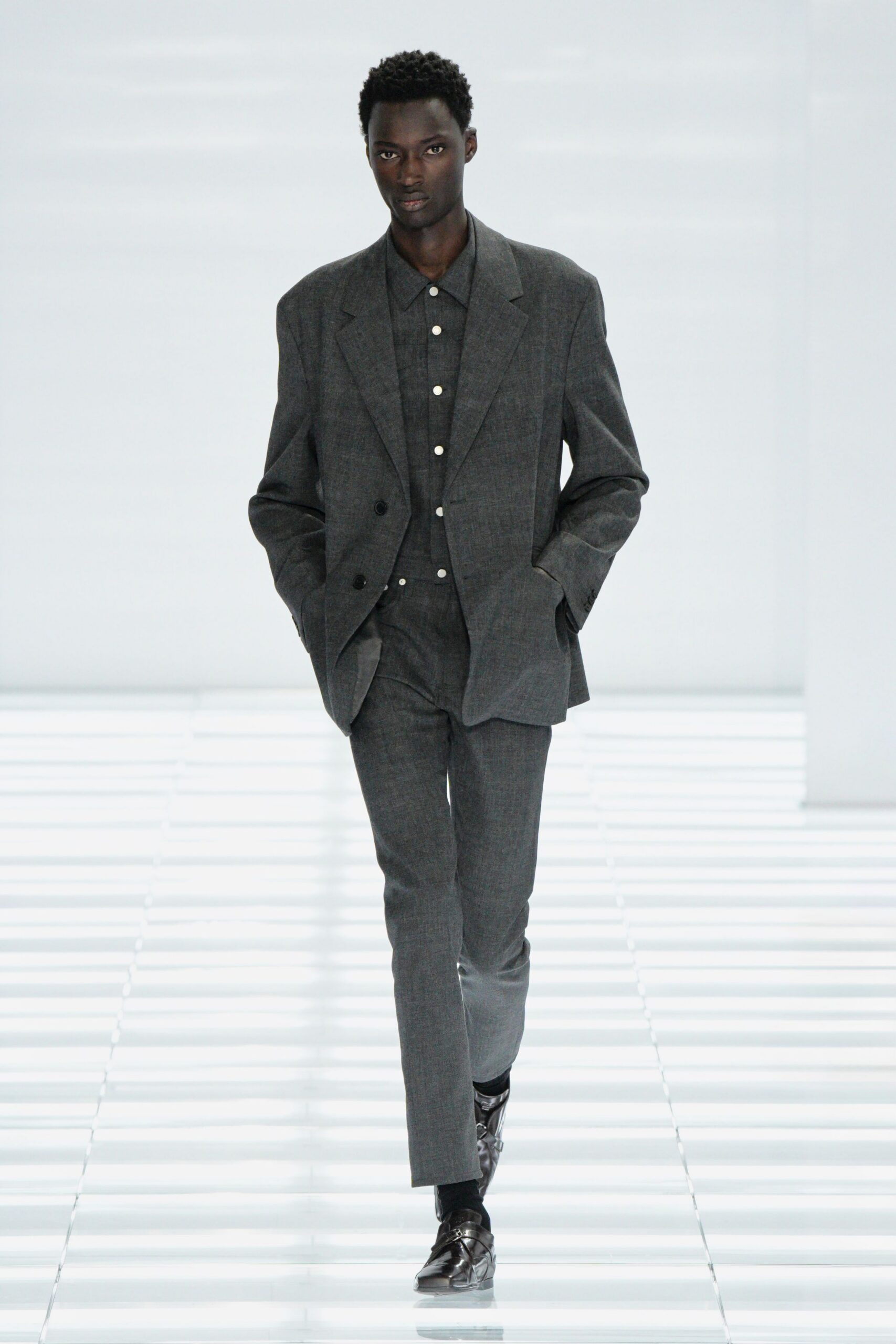 gray wool long-sleeve collared tailored buttoned suit
