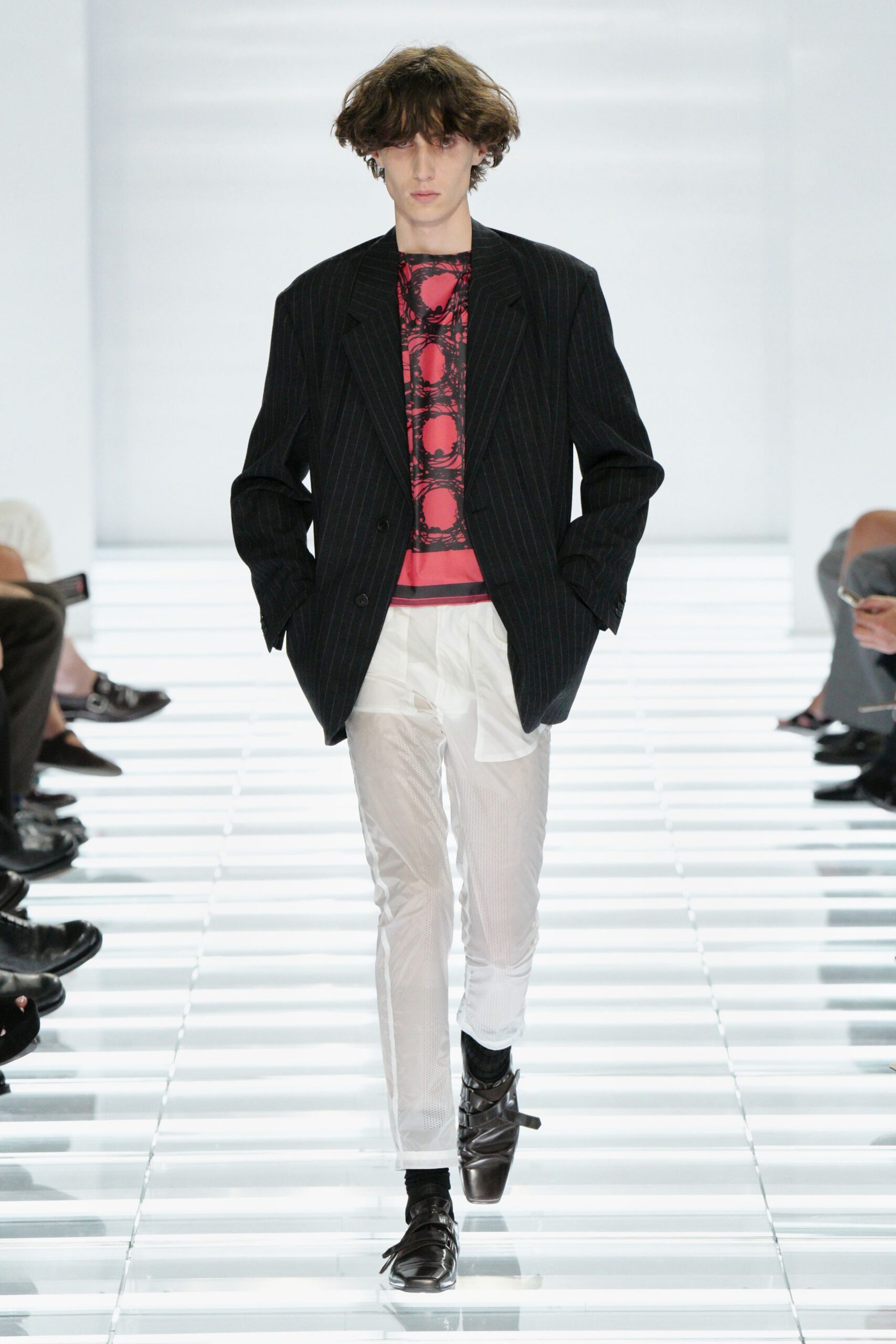 black tailored blazer with pink t-shirt
