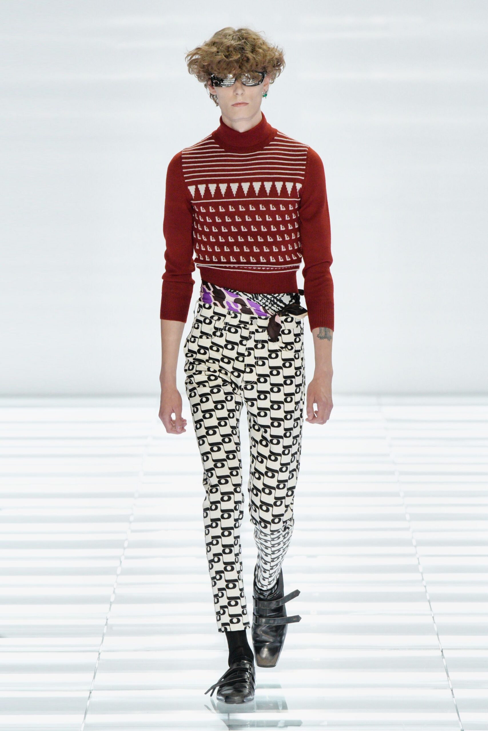 red cotton long-sleeve turtleneck fitted printed top