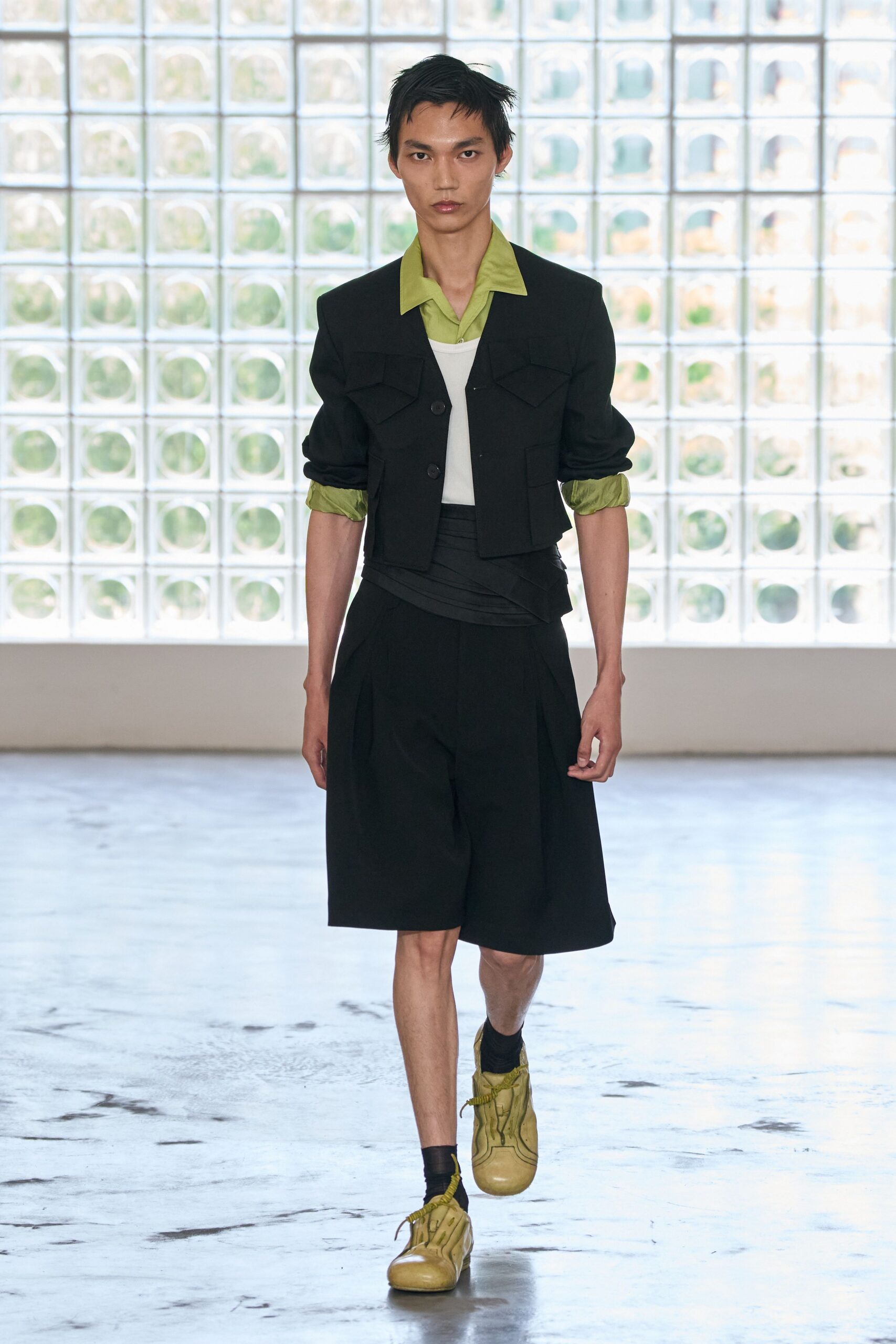 black cotton short-sleeve collared fitted buttoned jacket