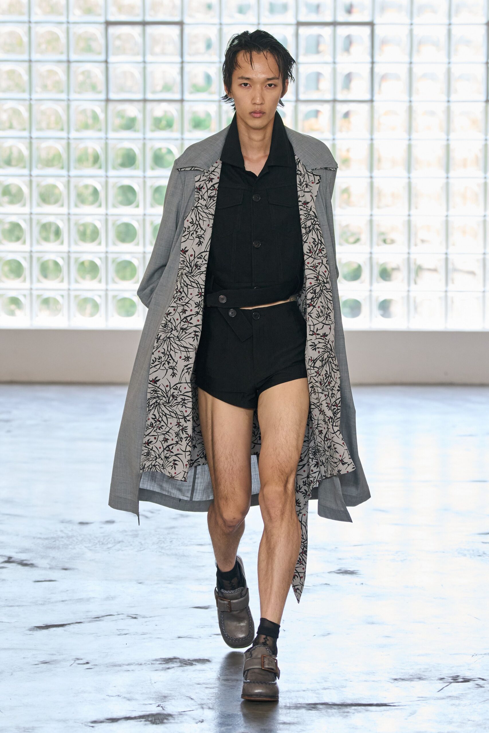 gray cotton long-sleeve collared relaxed buttoned layered coat