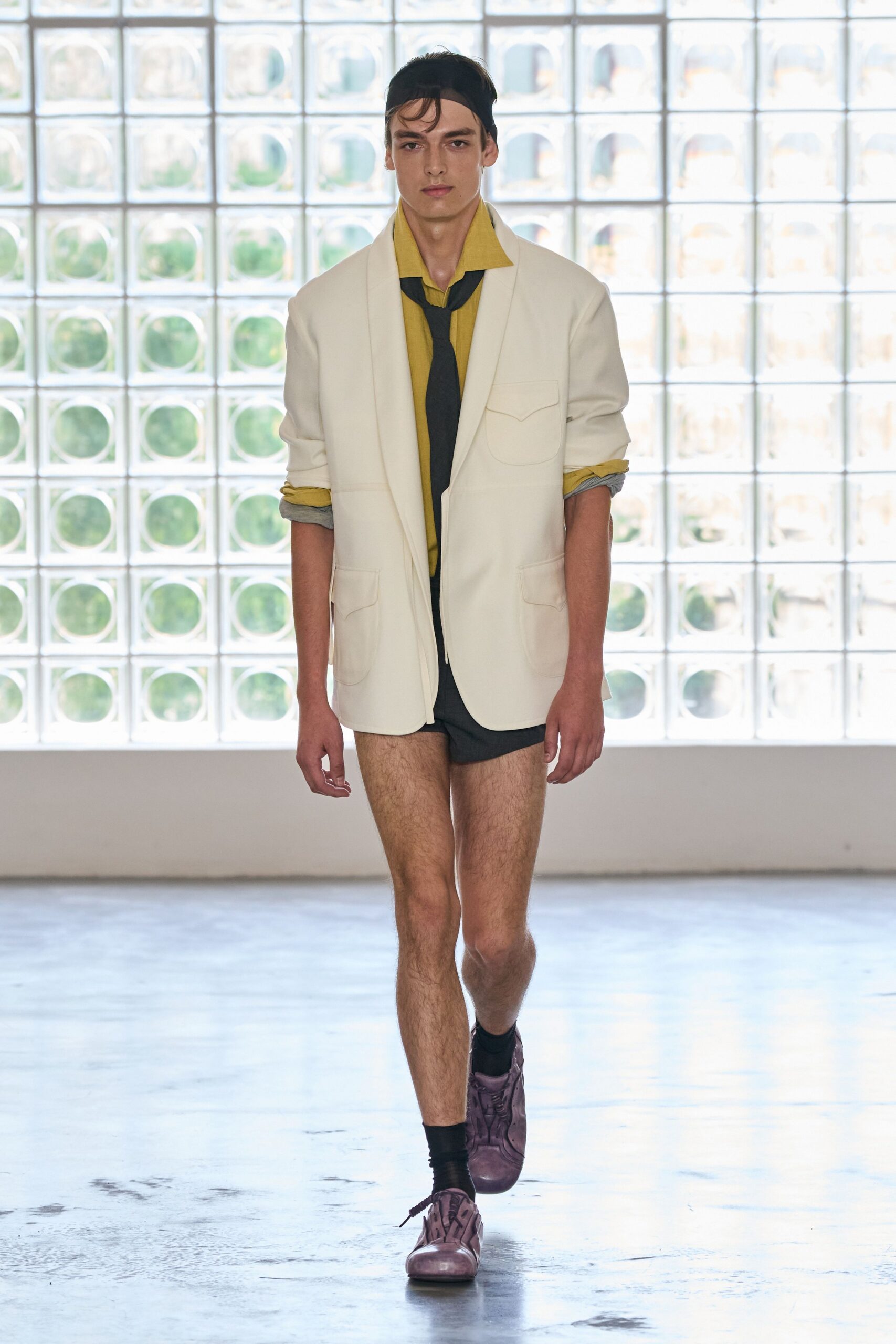 yellow short-sleeve collared fitted shirt