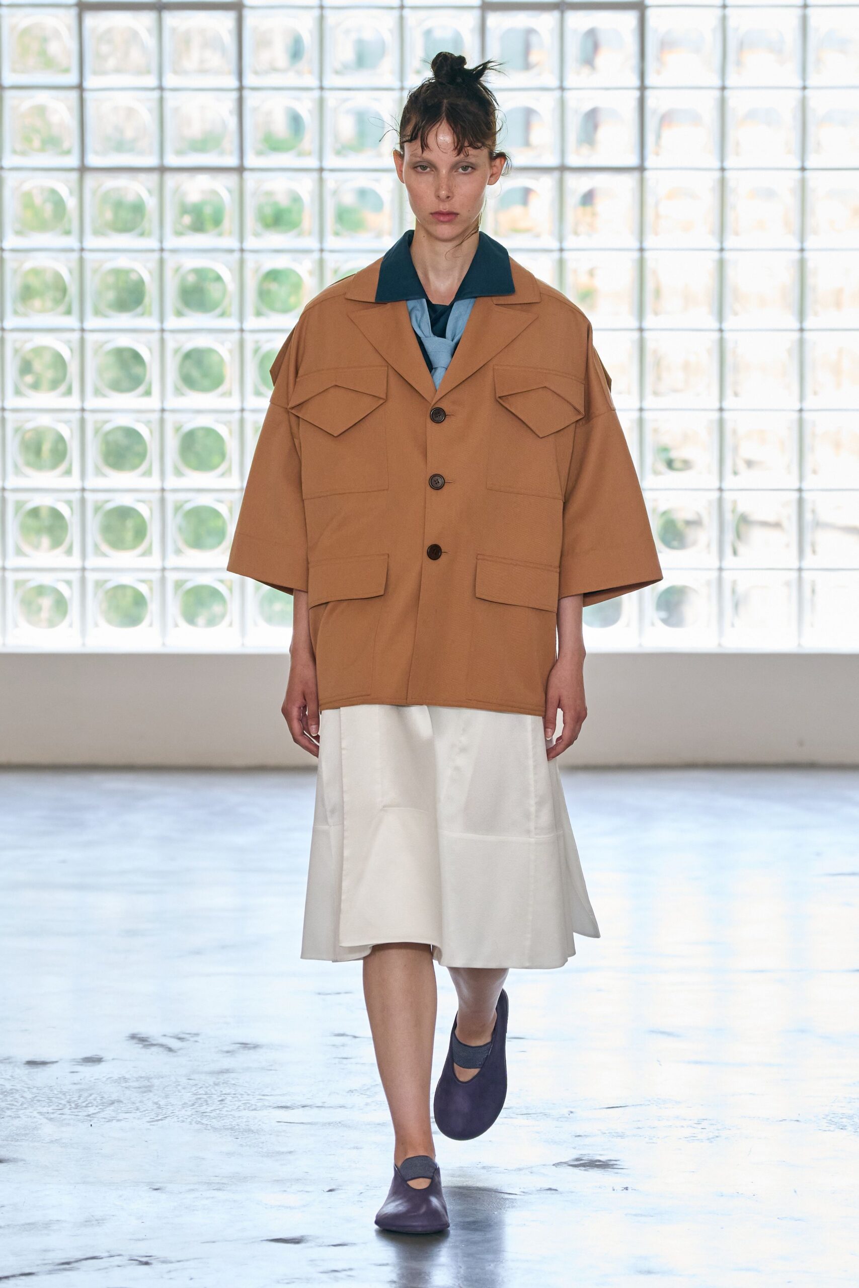 brown cotton short-sleeve collared oversized buttoned pockets jacket