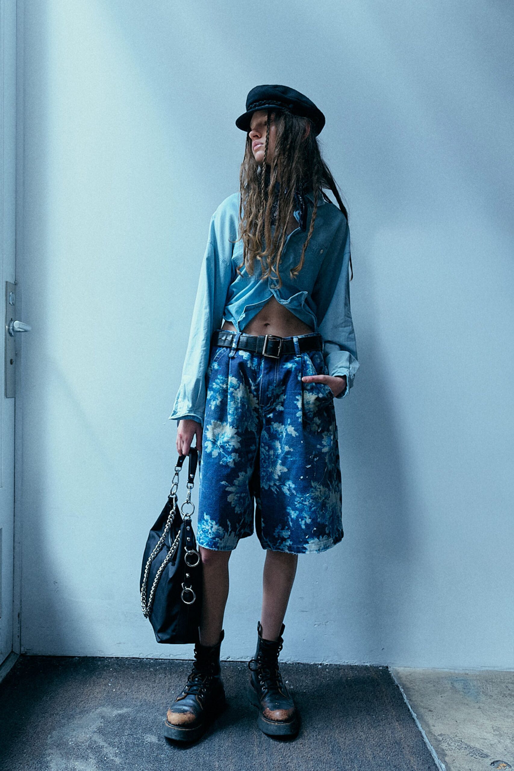 blue cotton long-sleeve collared relaxed buttoned shirt