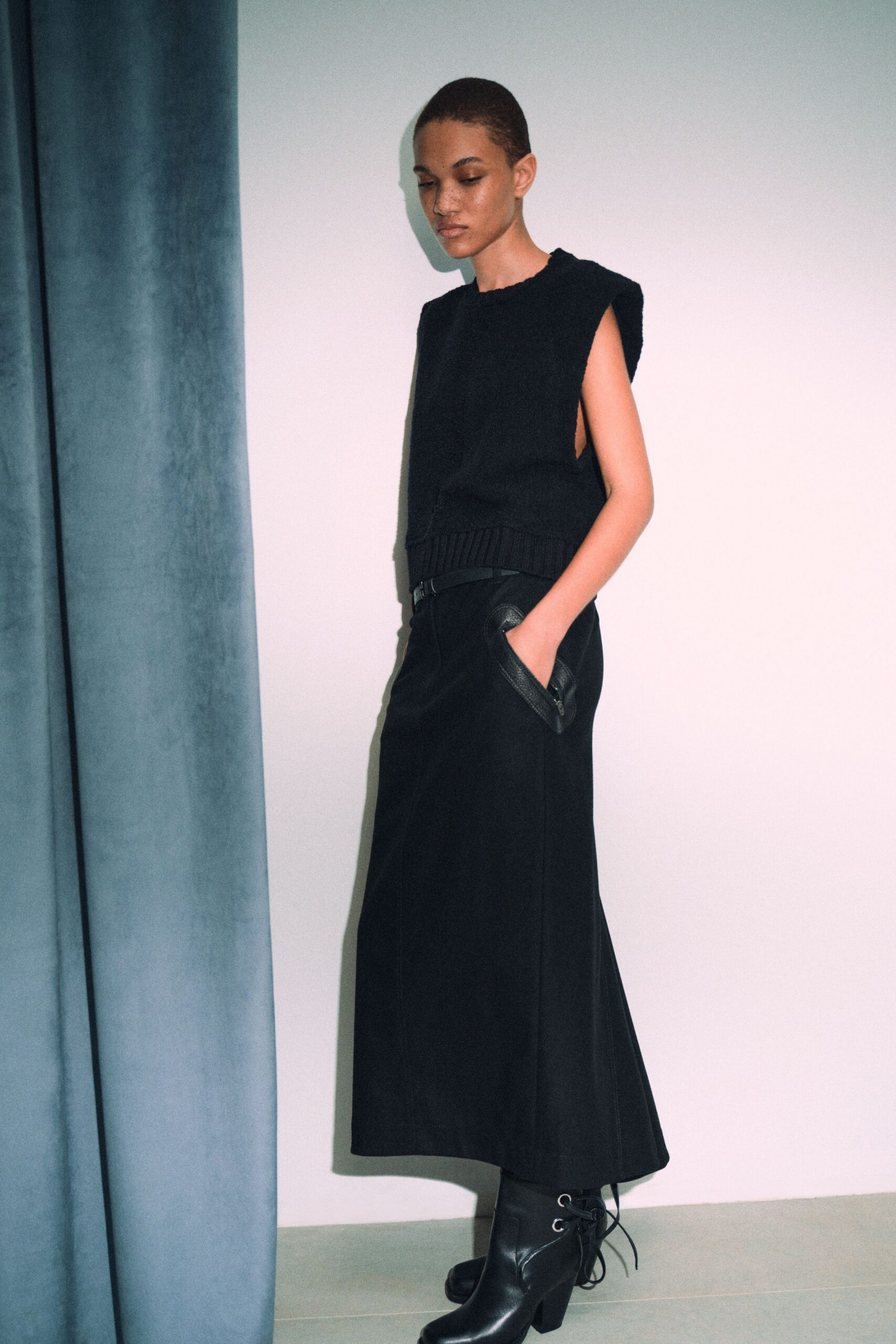 black wool sleeveless fitted ribbed top