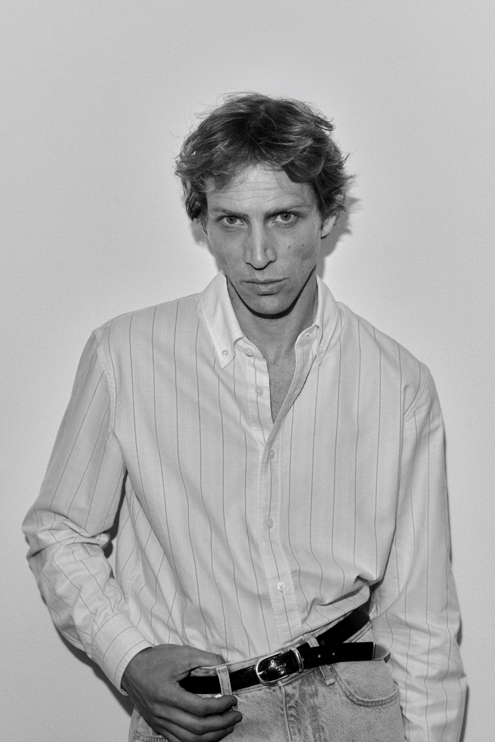 white cotton long-sleeve collared fitted striped shirt