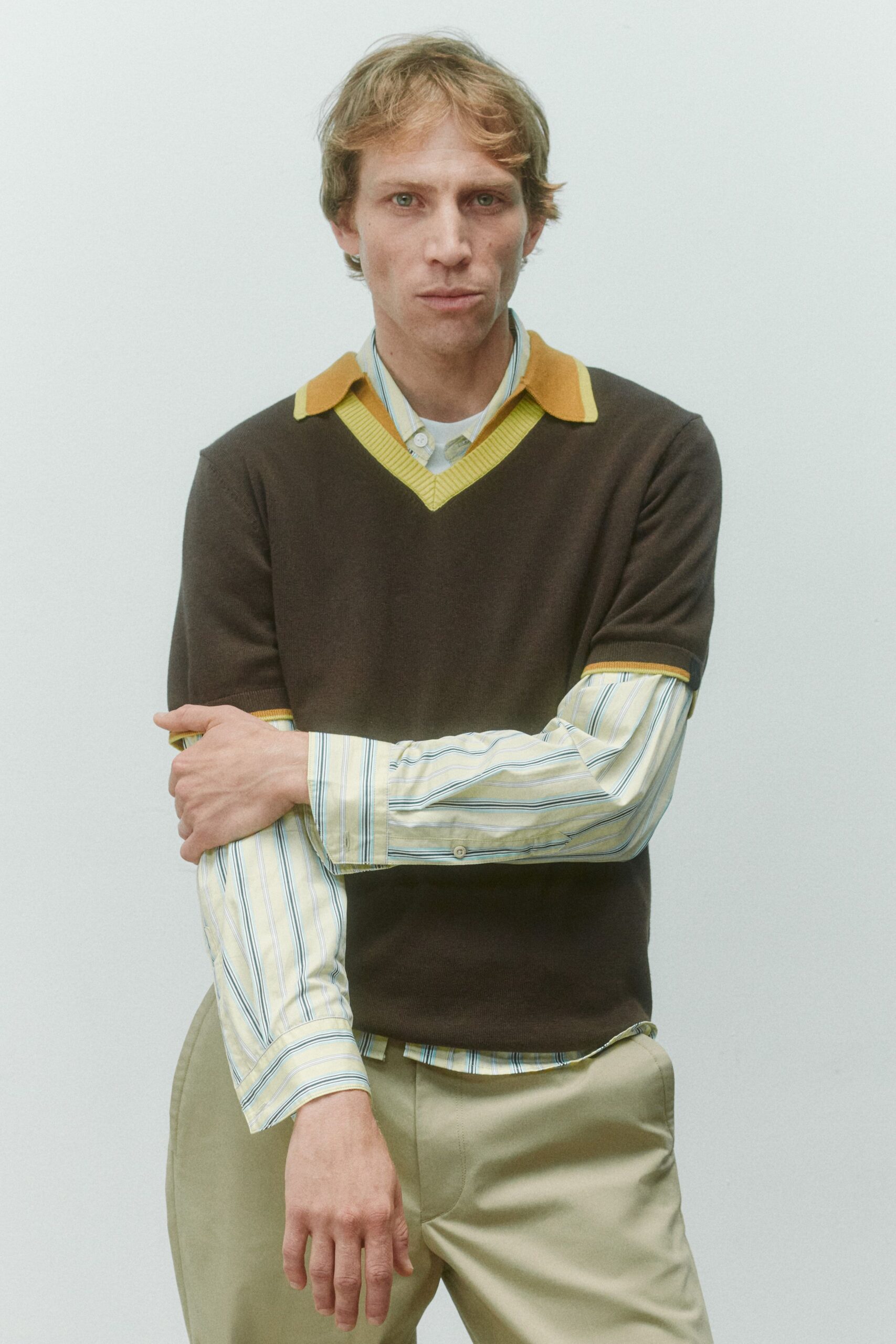 white cotton long-sleeve collared fitted striped shirt