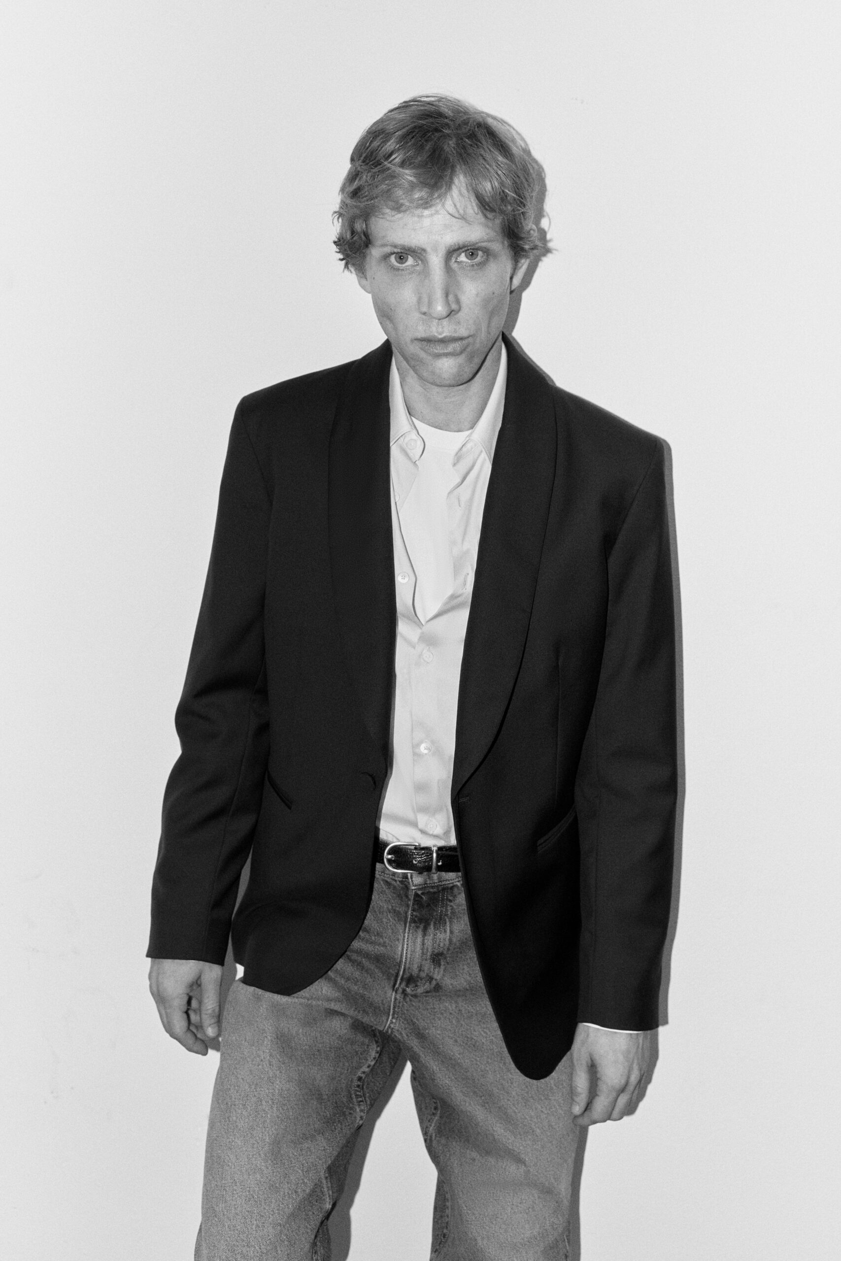 white long-sleeve collared fitted shirt