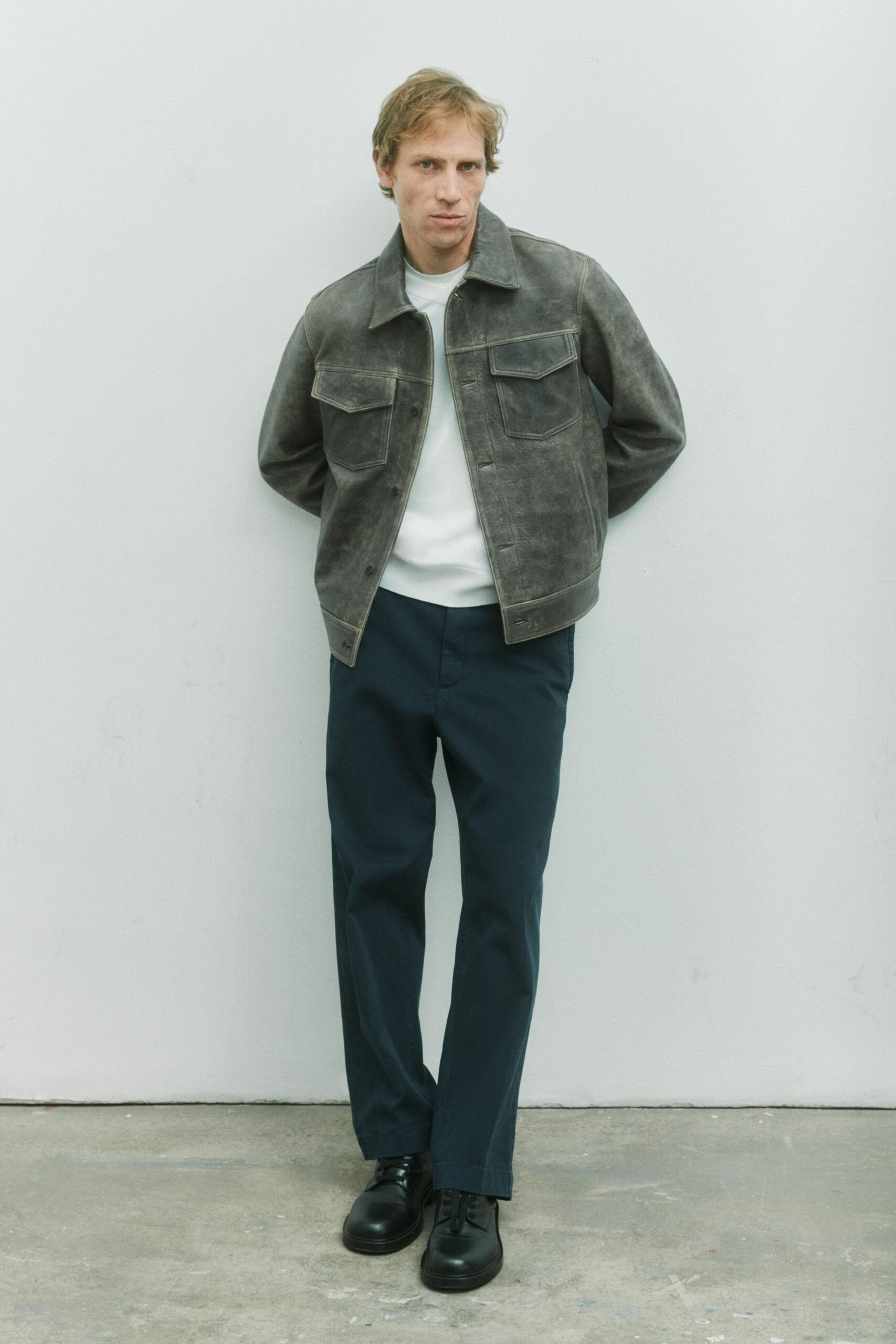 gray cotton long-sleeve collared relaxed buttoned pockets jacket