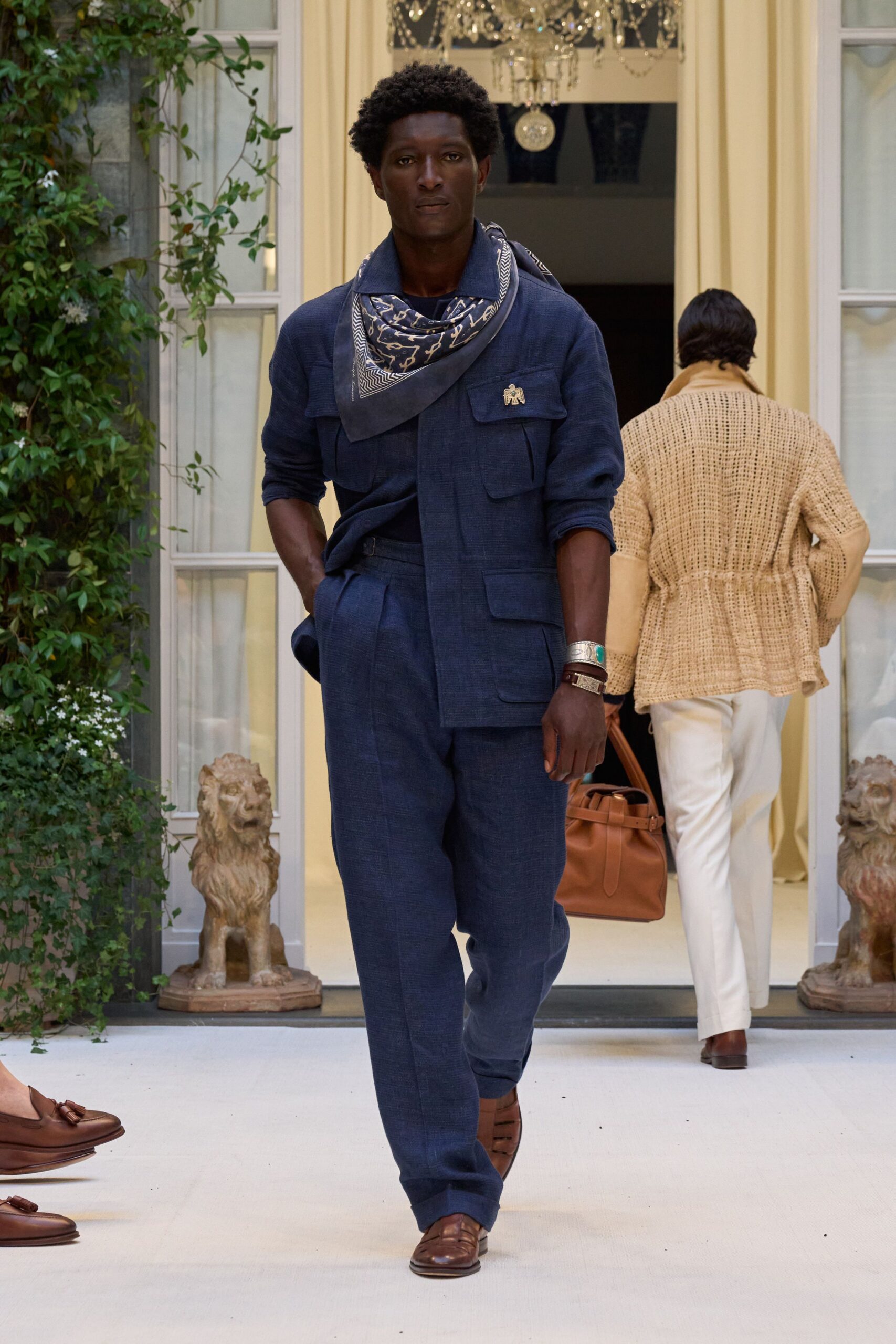 blue linen long-sleeve collared tailored buttoned pockets suit