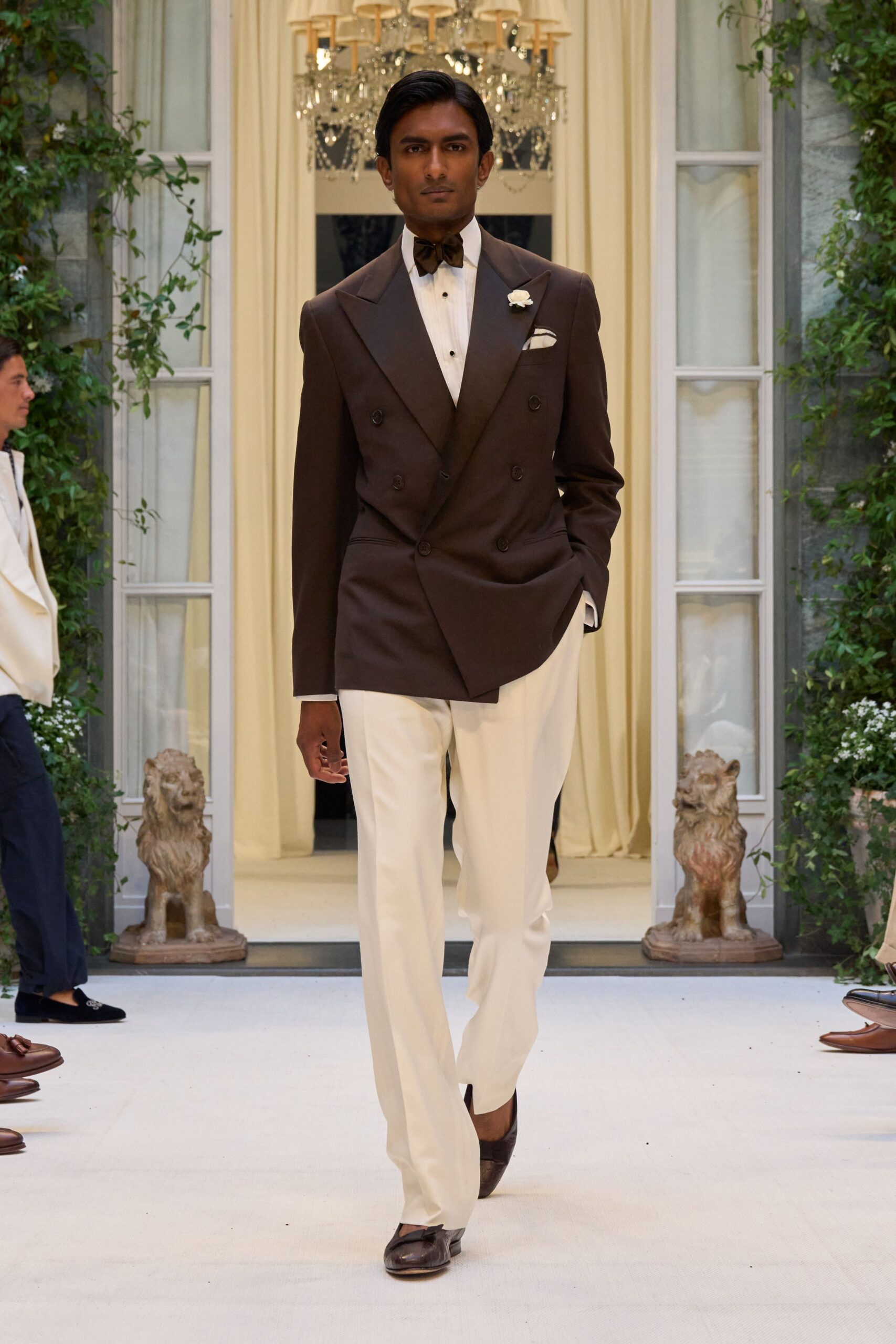 brown long-sleeve collared tailored suit