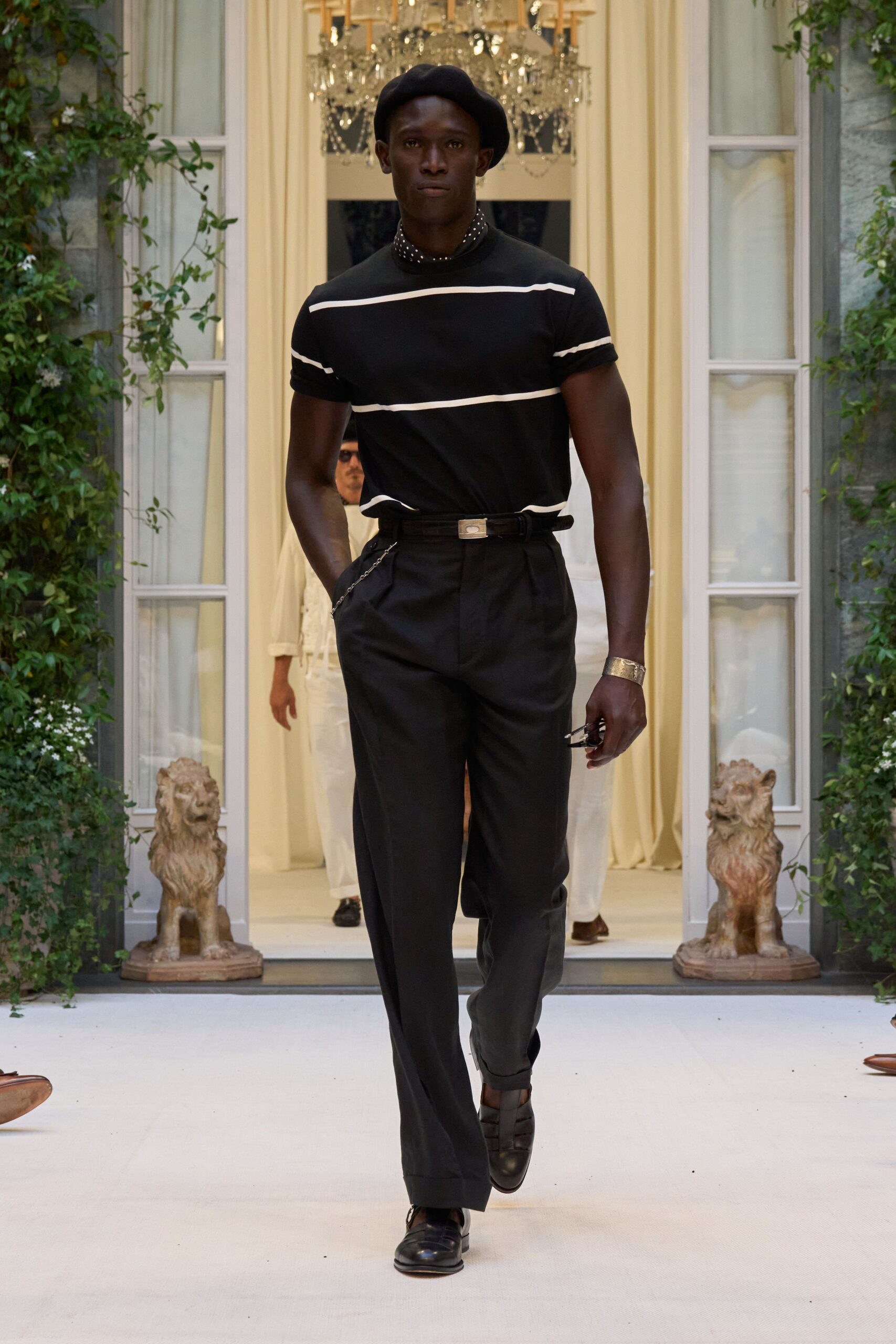 black cotton short-sleeve collared fitted striped t-shirt