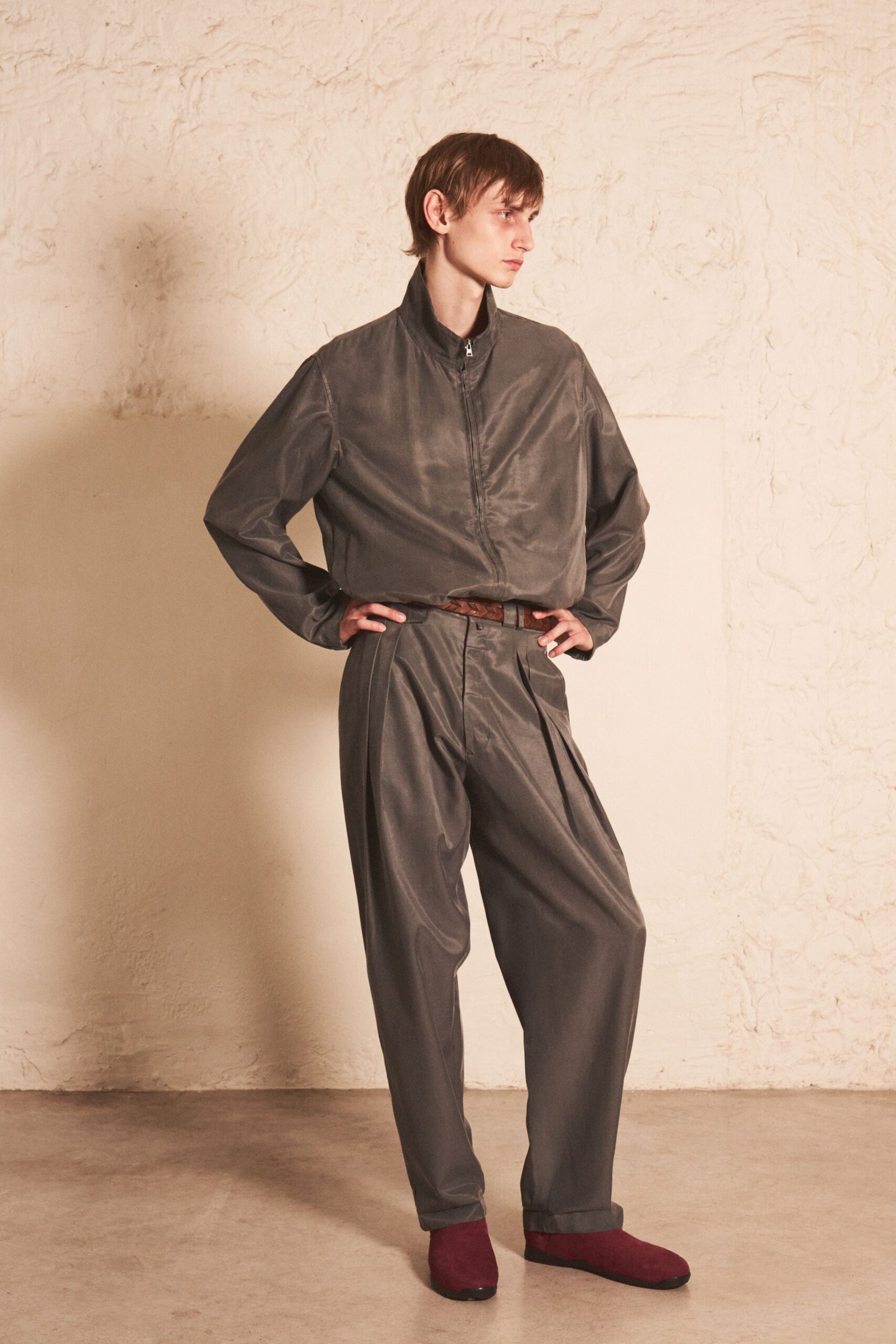gray cotton relaxed pleated pants