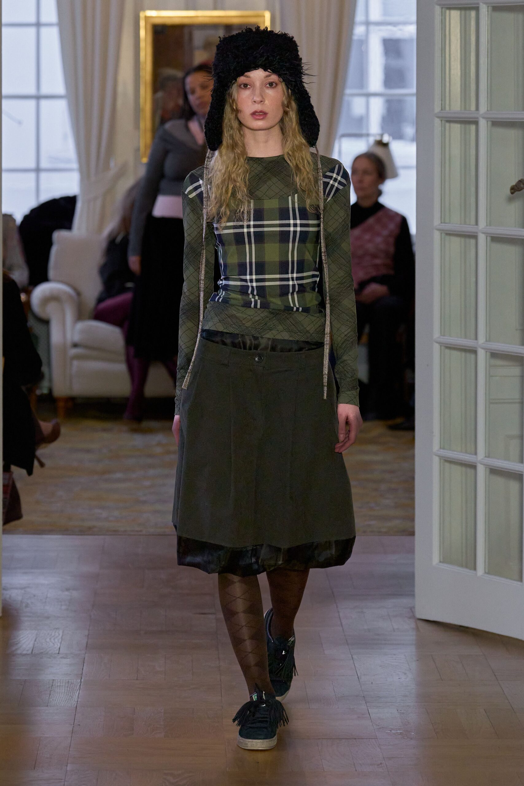 green cotton long-sleeve collared fitted checked top