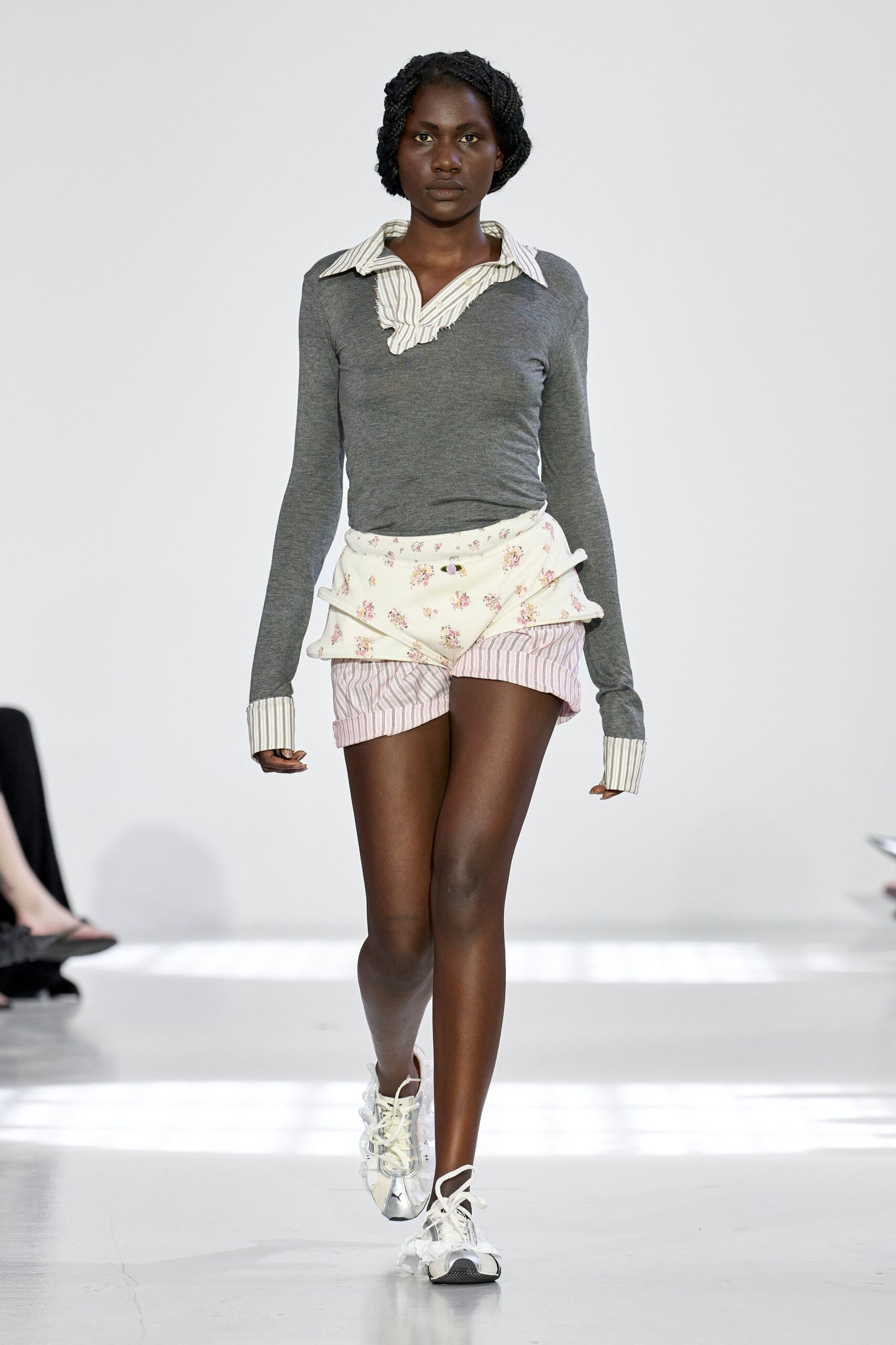 white cotton fitted ruffled short shorts