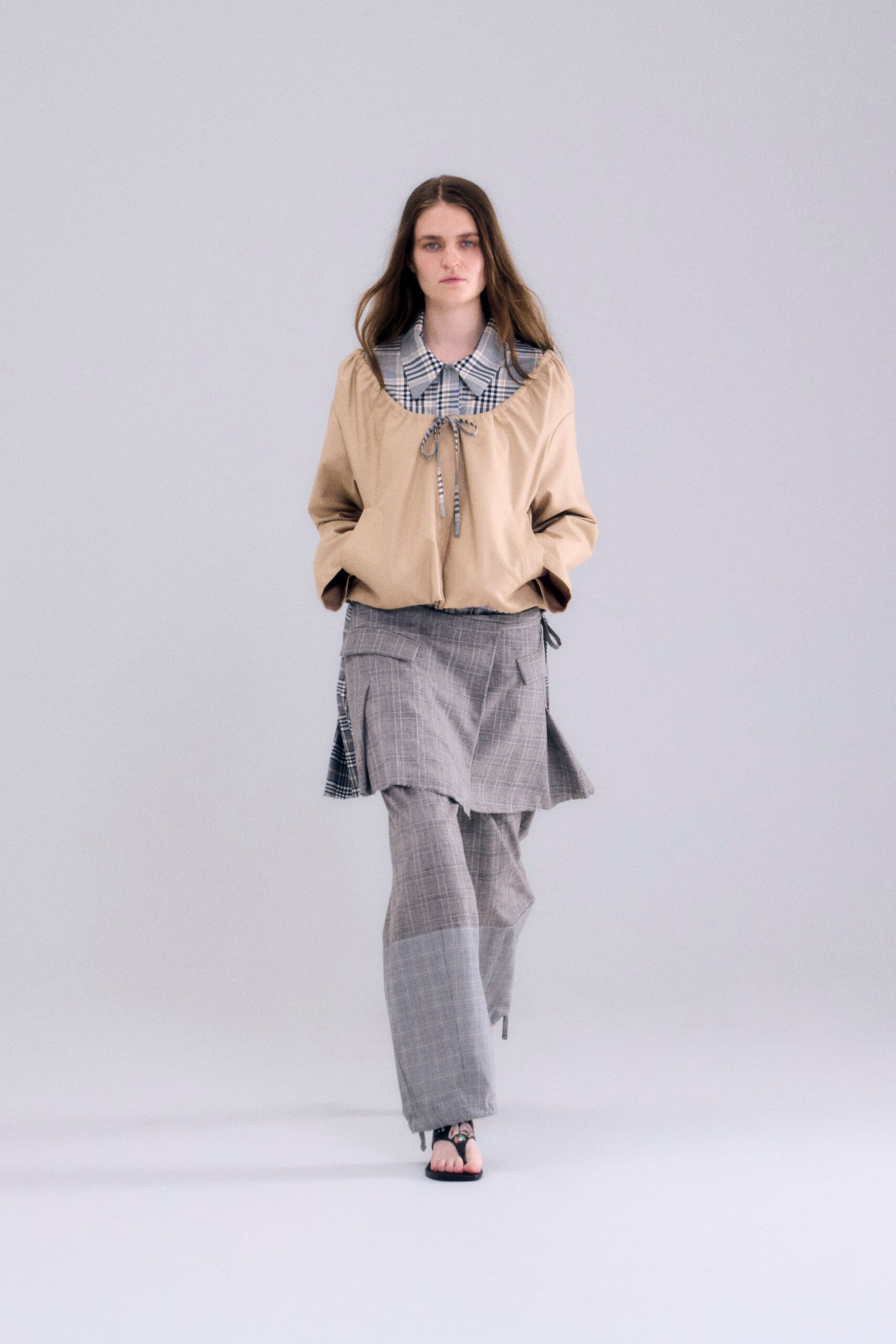 beige cotton long-sleeve collared relaxed zippered jacket