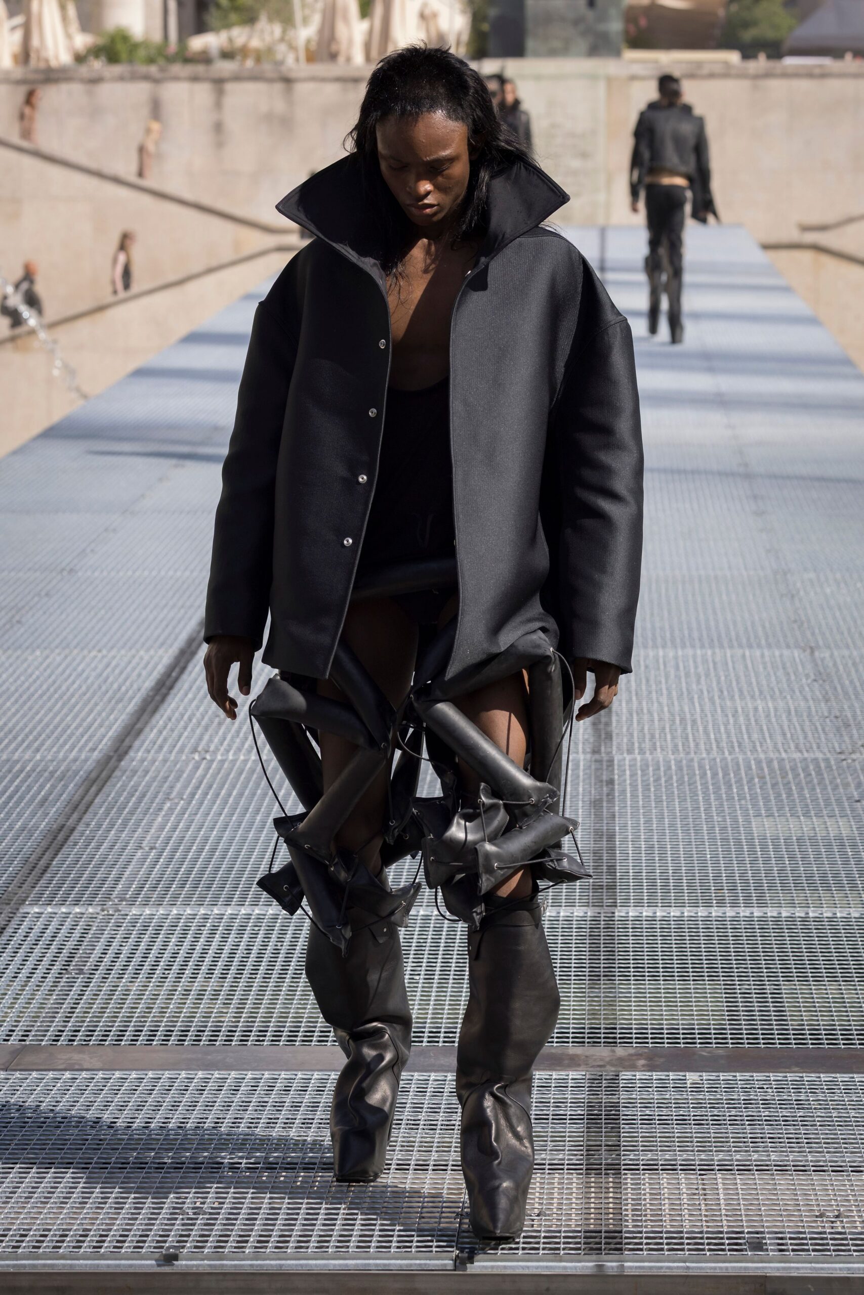 black wool long-sleeve collared oversized layered coat