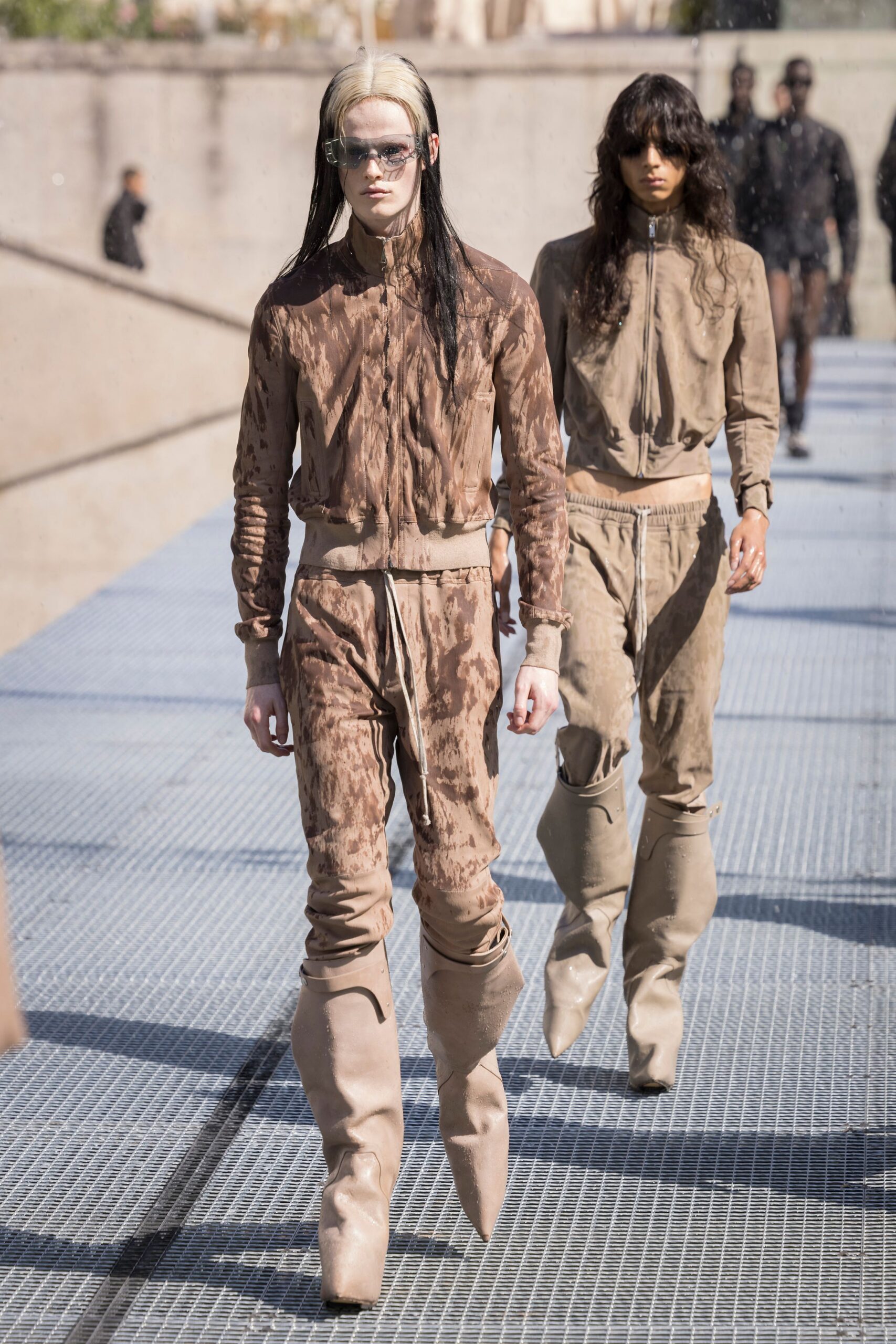 brown fitted jumpsuit with beige boots