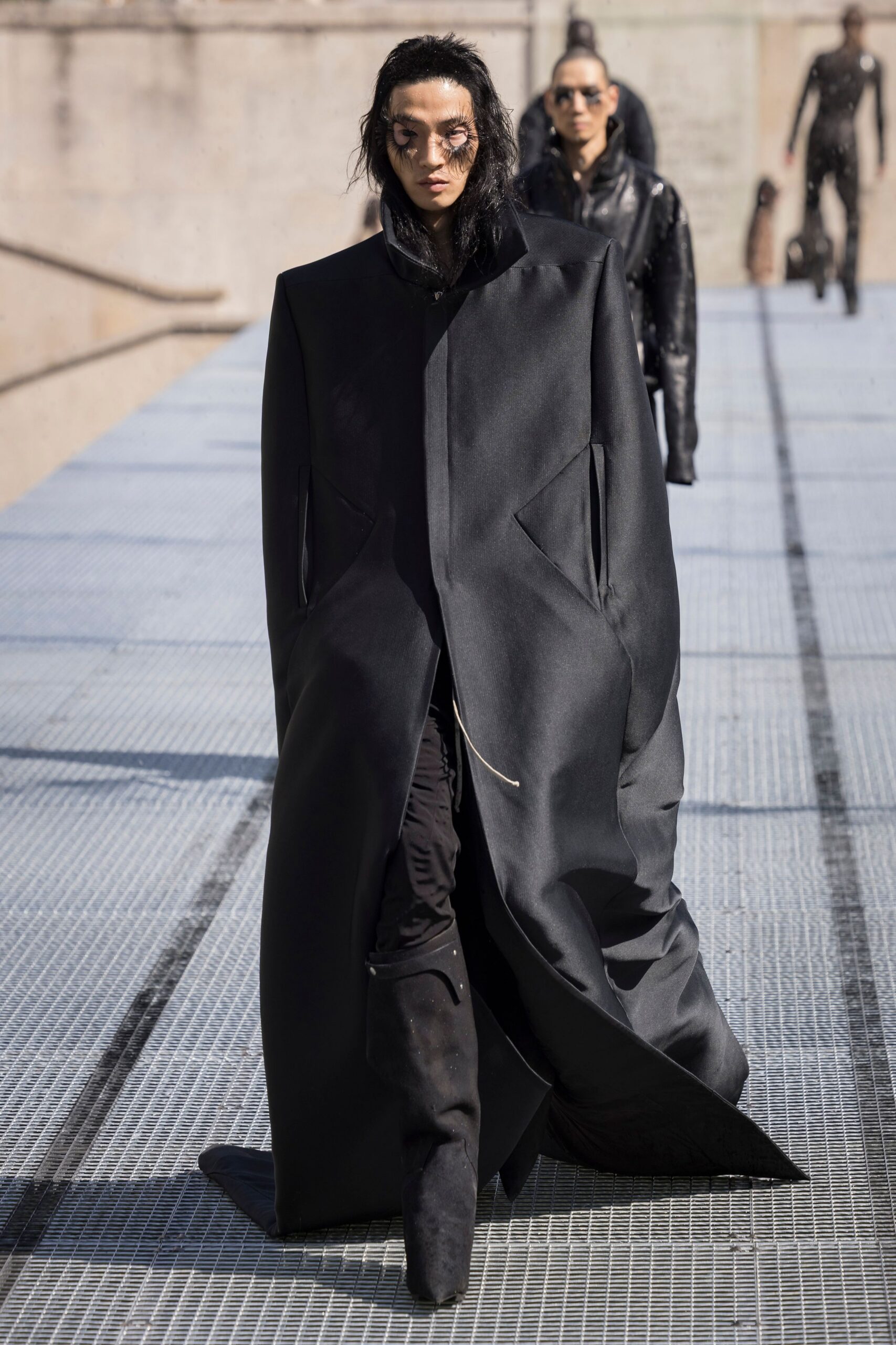 black wool long-sleeve collared structured zippered maxi coat