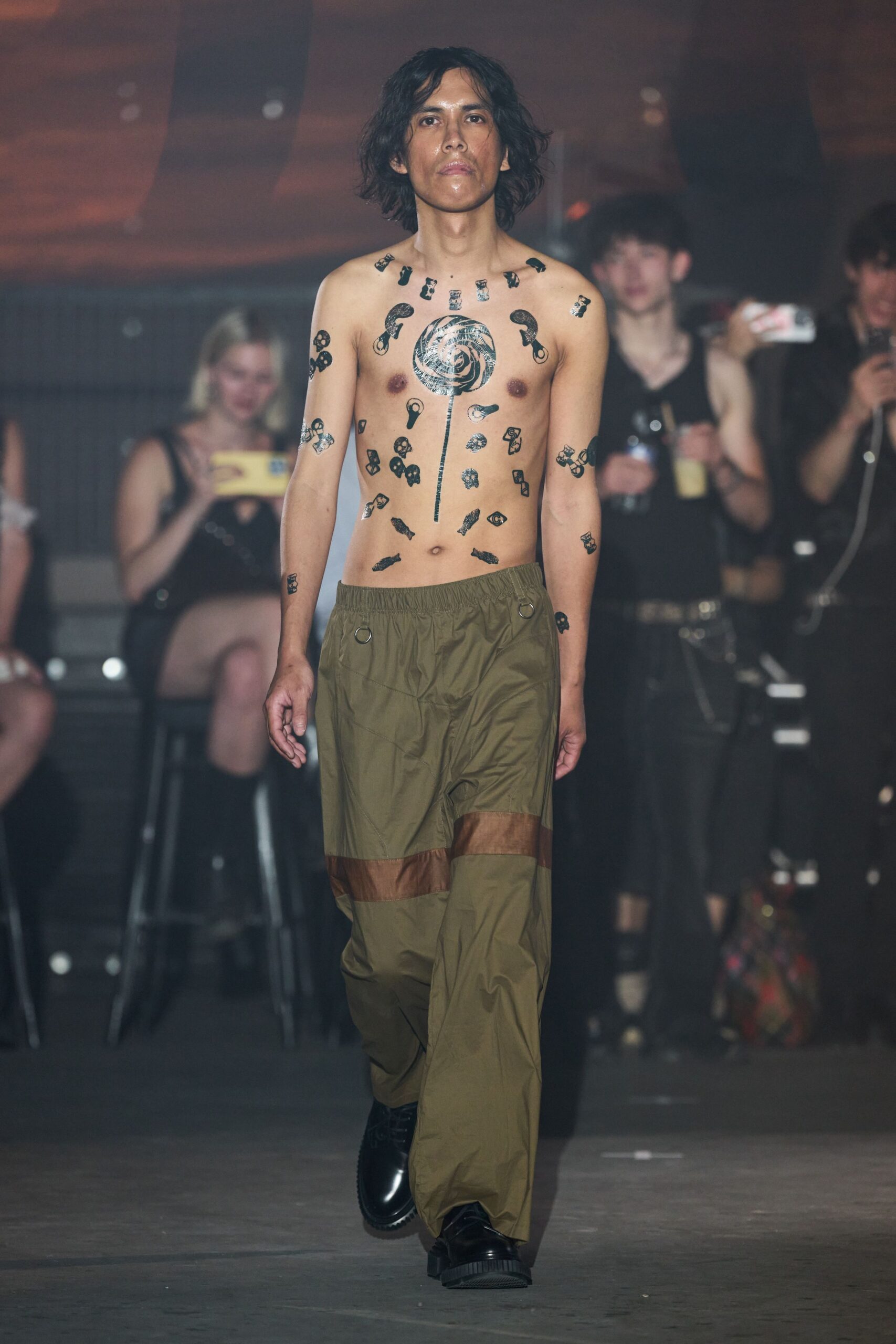 green cotton relaxed cargo pants