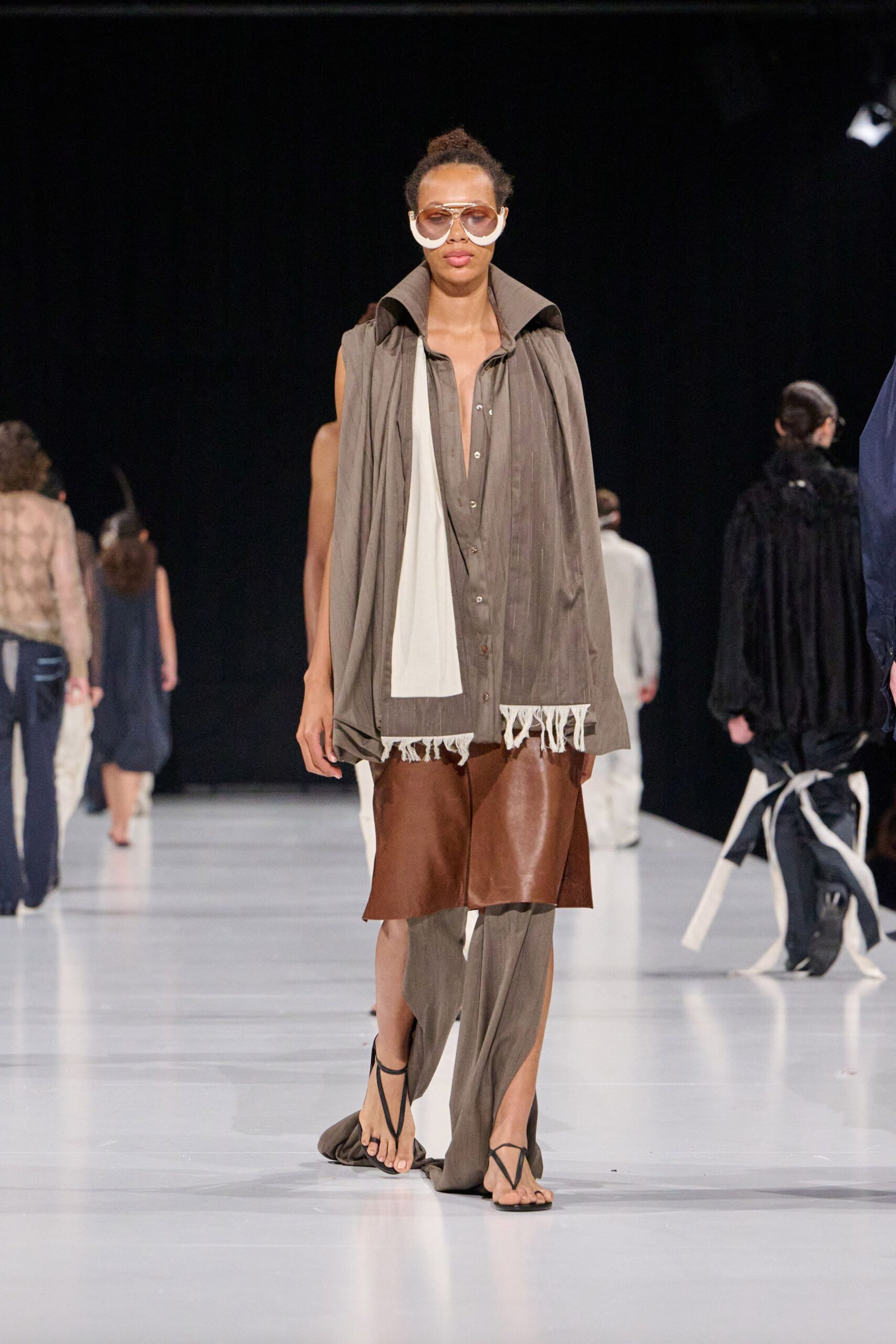 beige cotton long-sleeve collared relaxed buttoned shirt