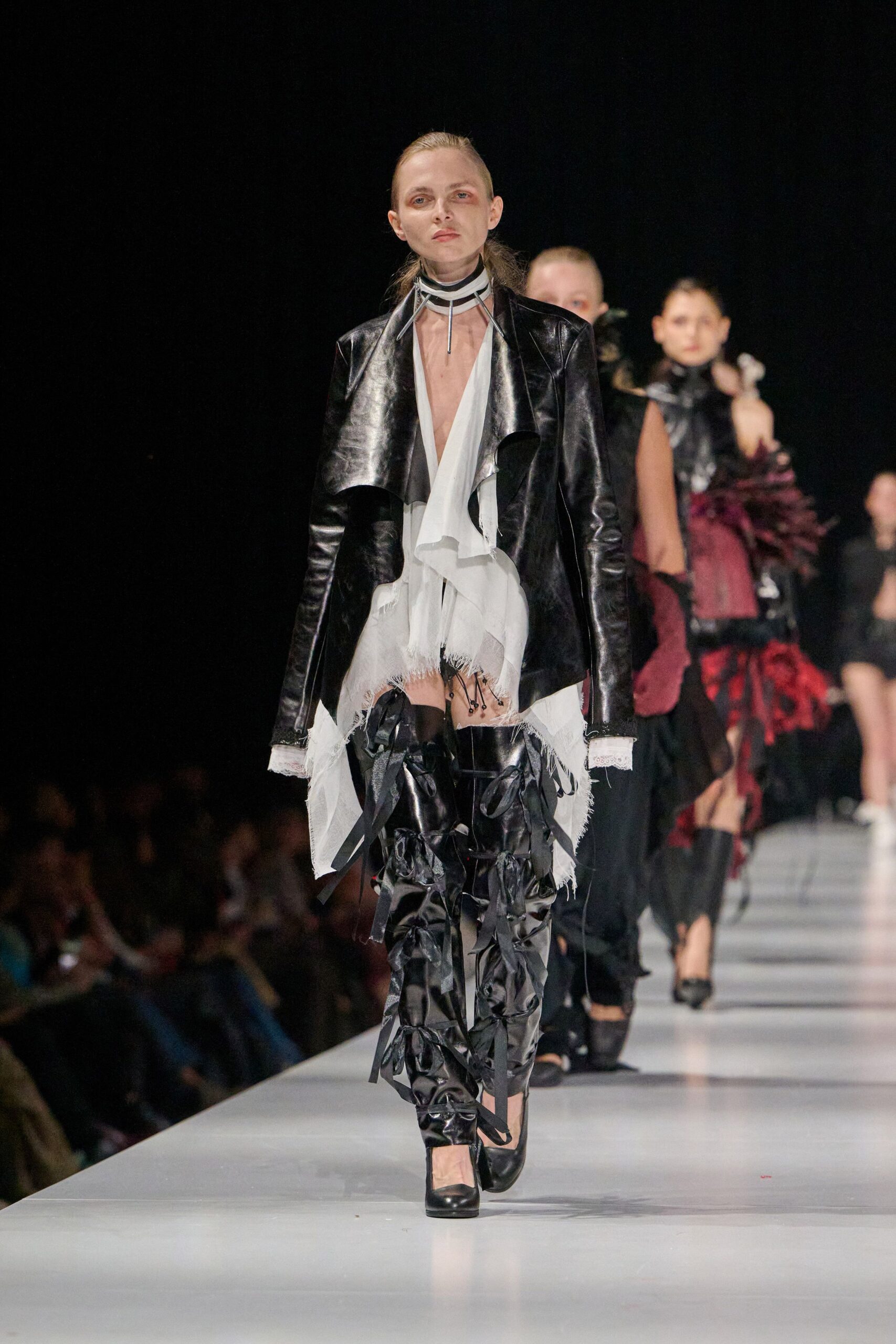black leather long-sleeve collared fitted fringed jacket