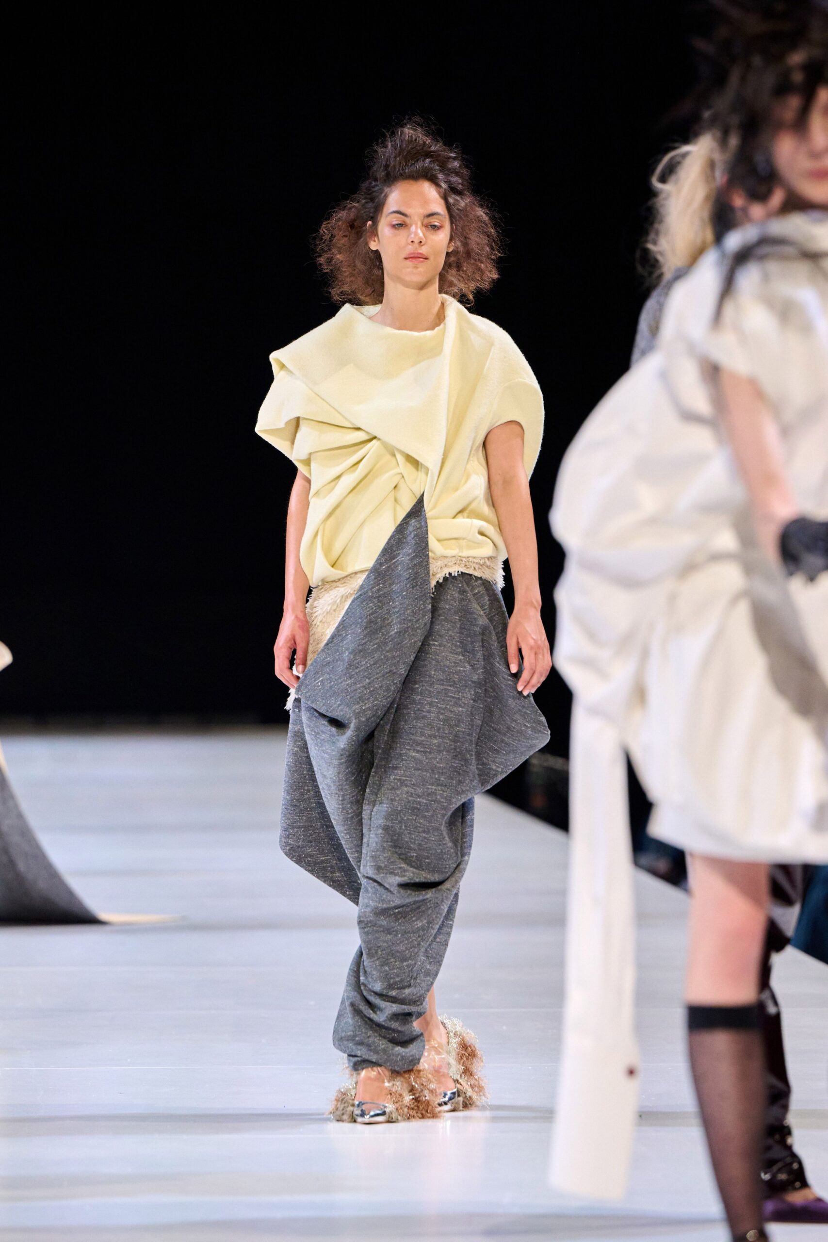 gray cotton relaxed pleated pants