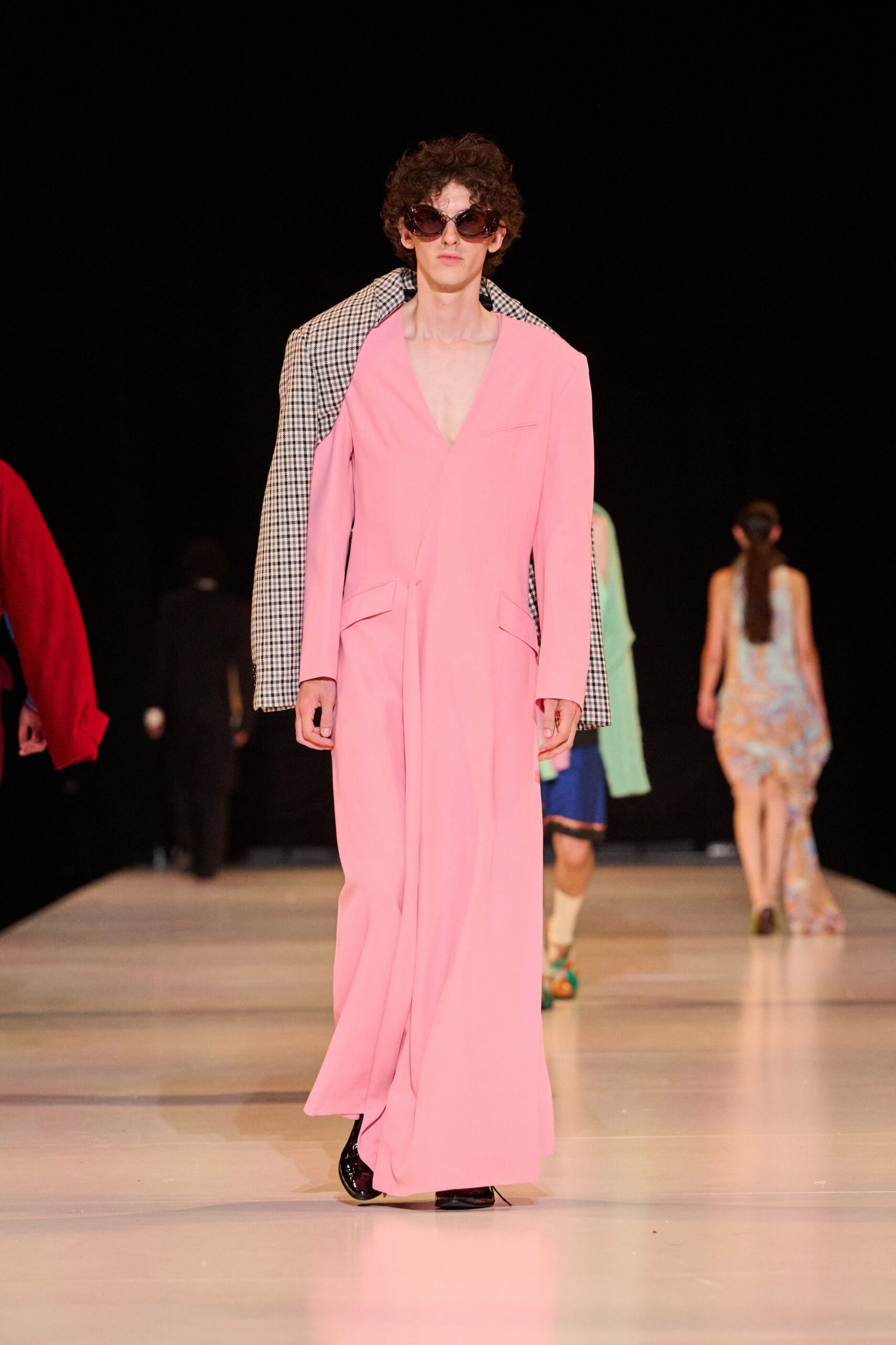 pink long-sleeve collared fitted blazer