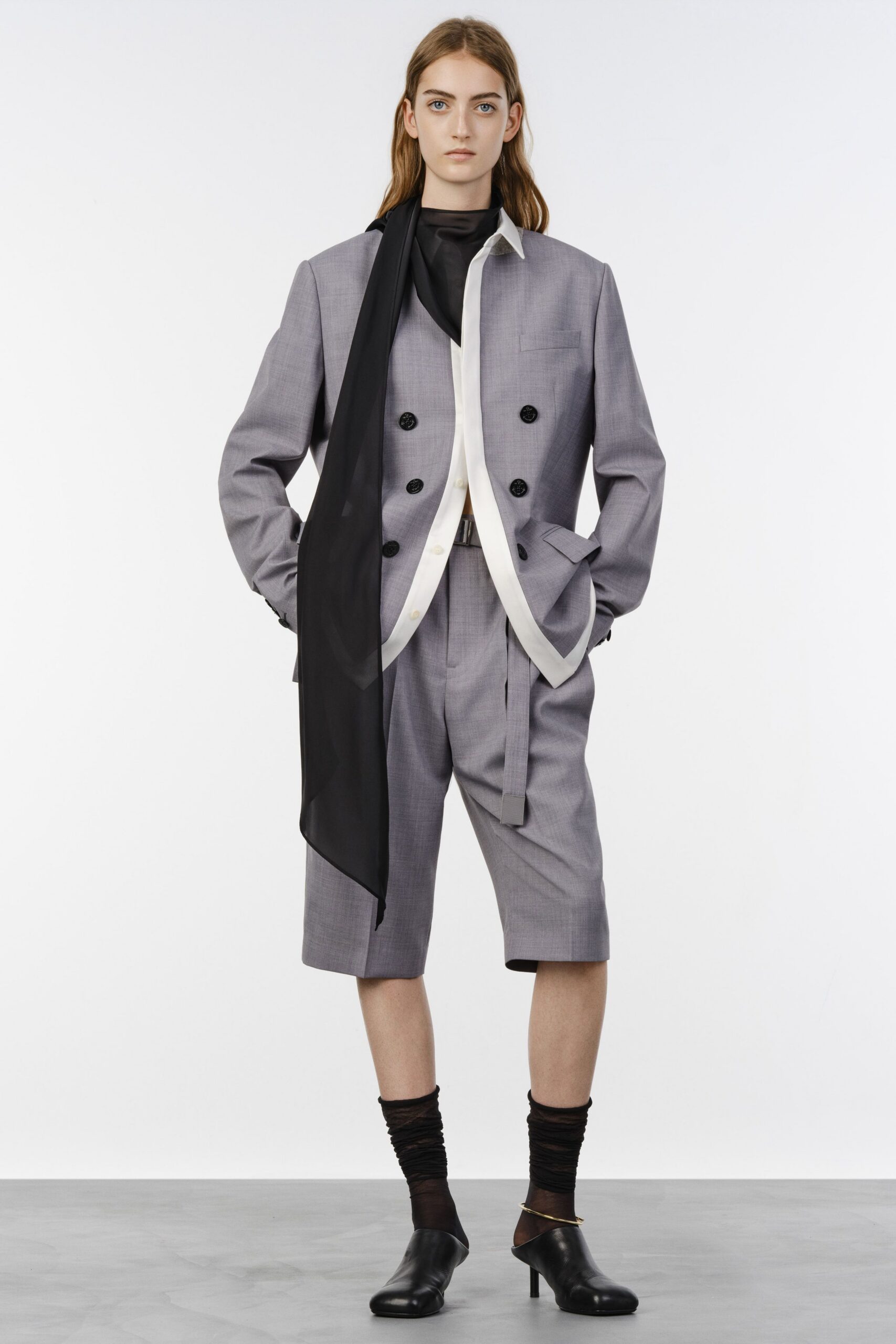 gray cotton long-sleeve collared structured buttoned blazer