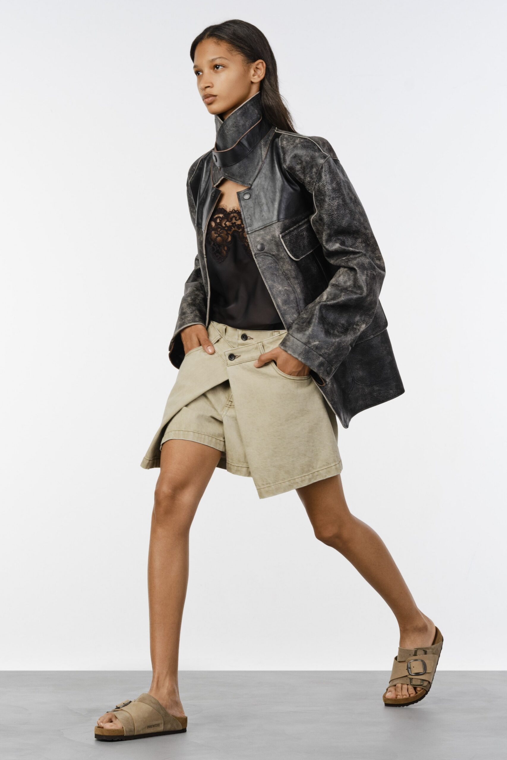 black leather long-sleeve collared relaxed zippered jacket