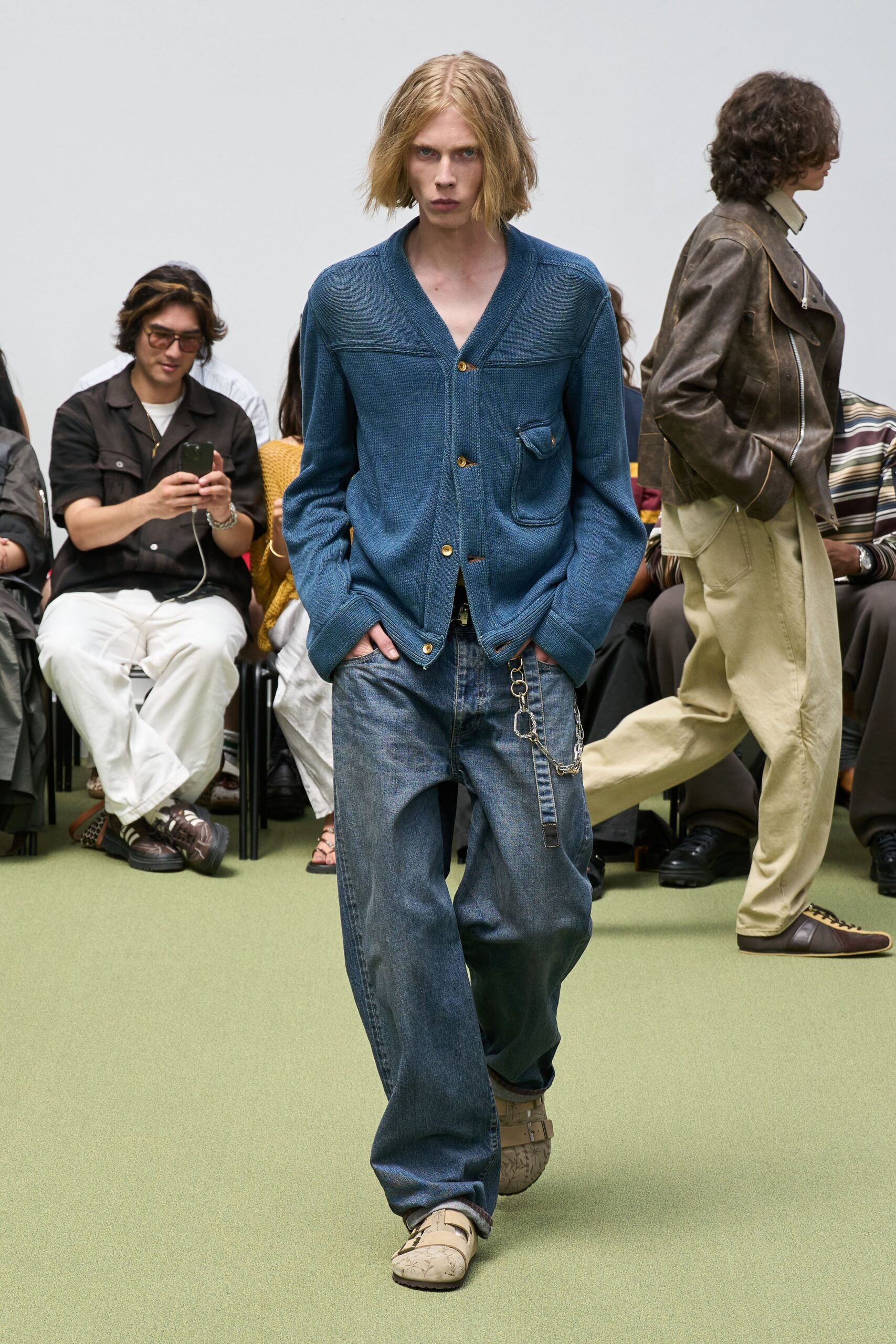 blue denim long-sleeve collared relaxed buttoned cardigan