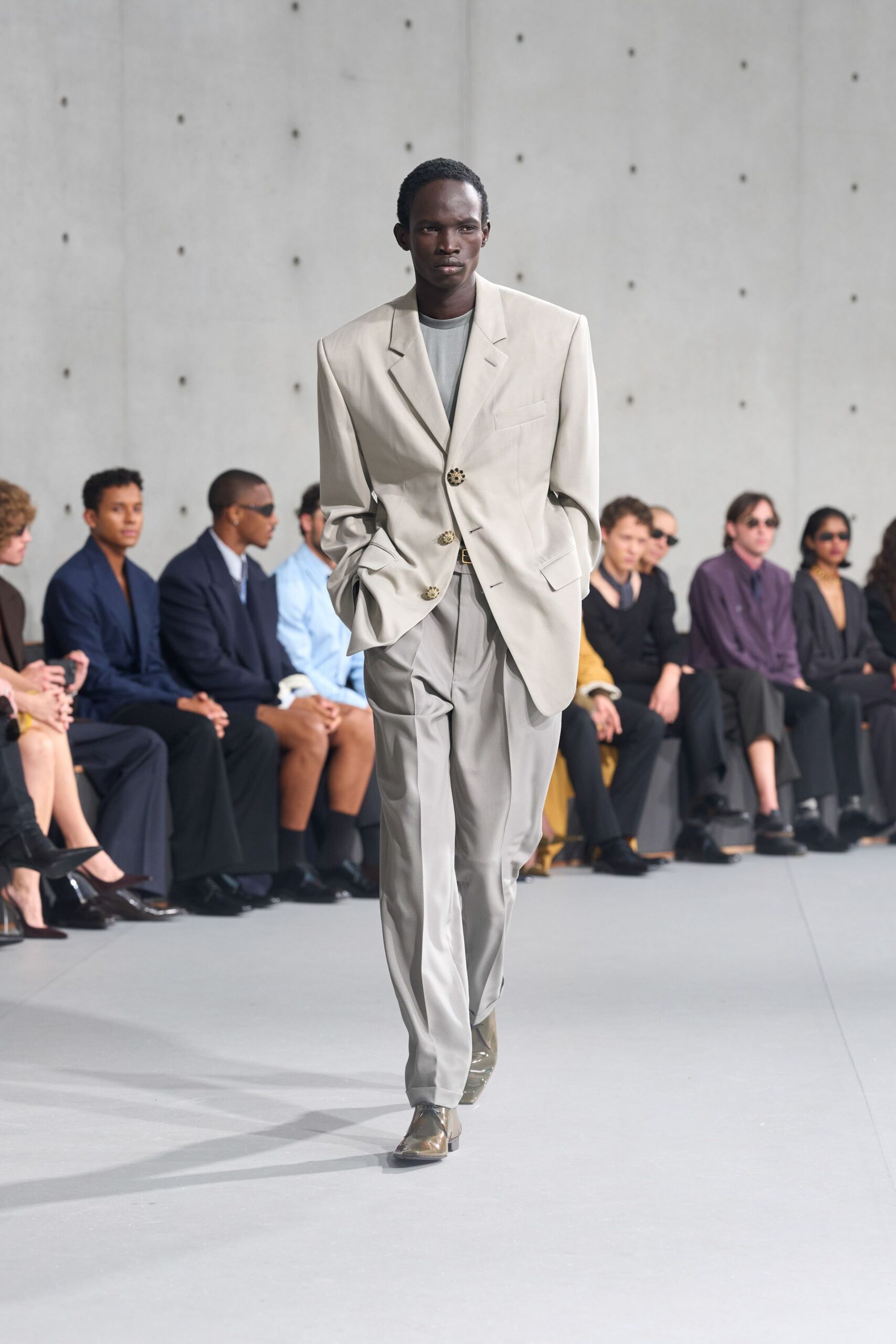 gray cotton long-sleeve collared tailored buttoned suit