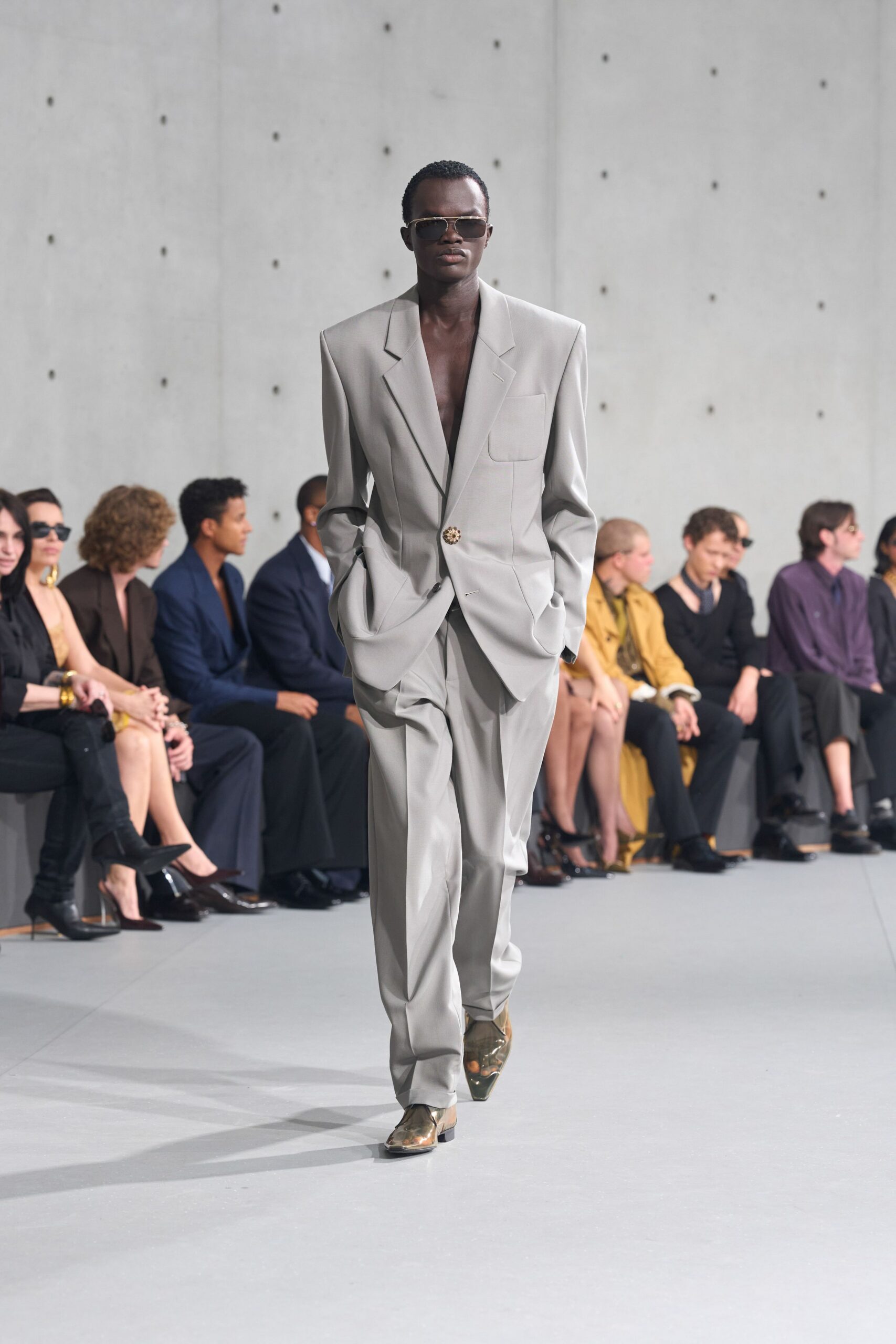 gray cotton long-sleeve collared tailored buttoned suit