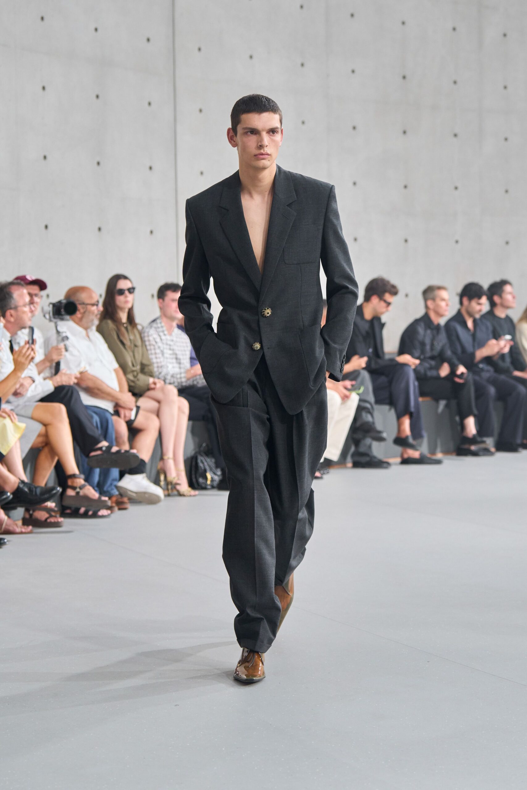 black wool long-sleeve collared tailored buttoned suit