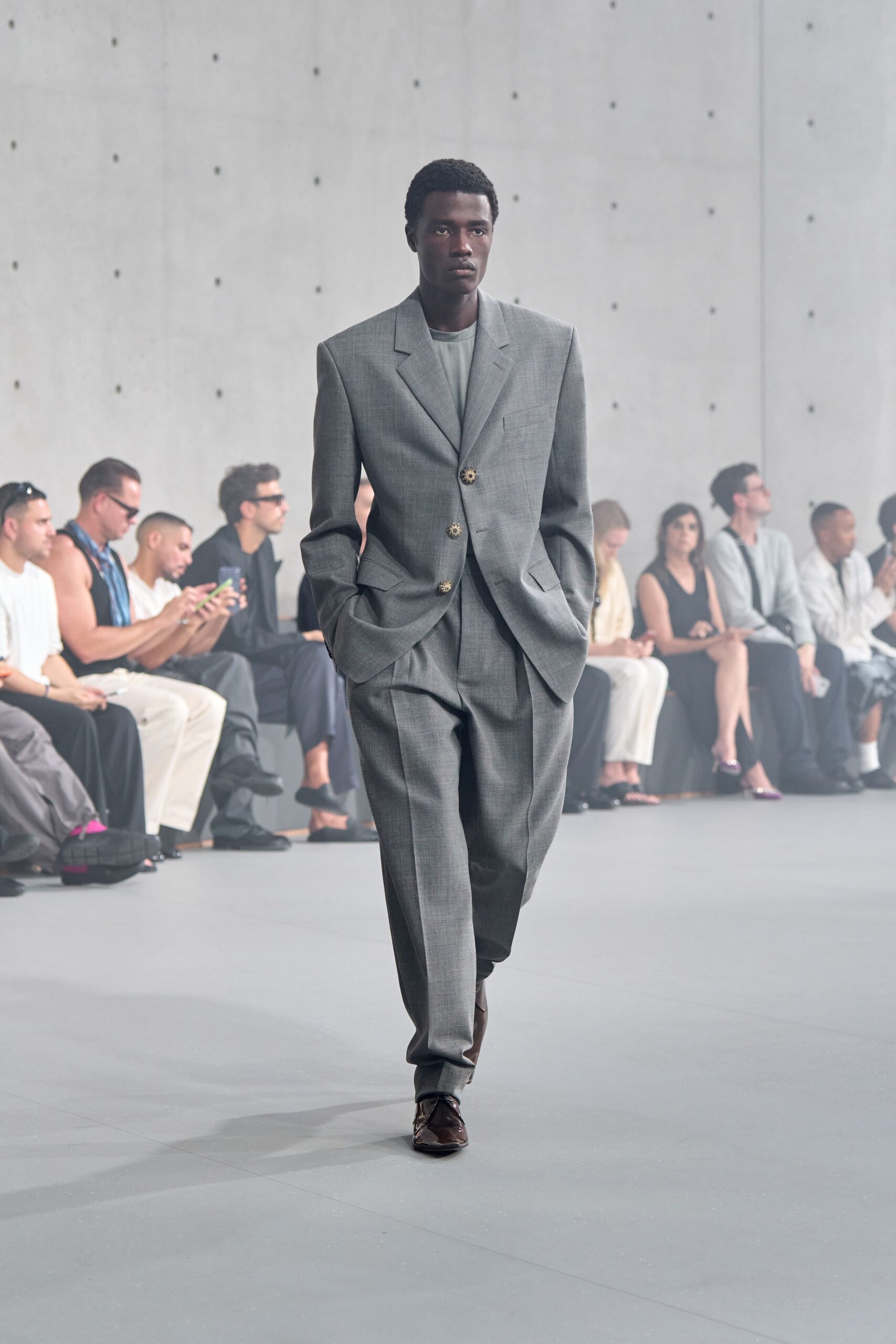 gray wool long-sleeve collared tailored buttoned suit