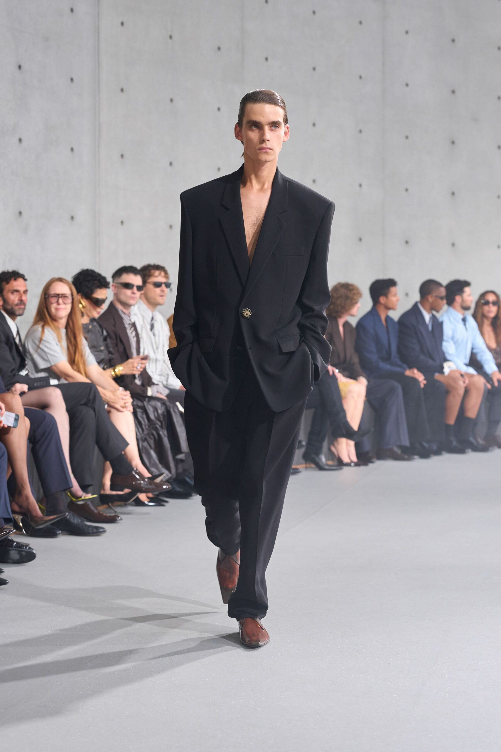 black long-sleeve collared oversized buttoned suit