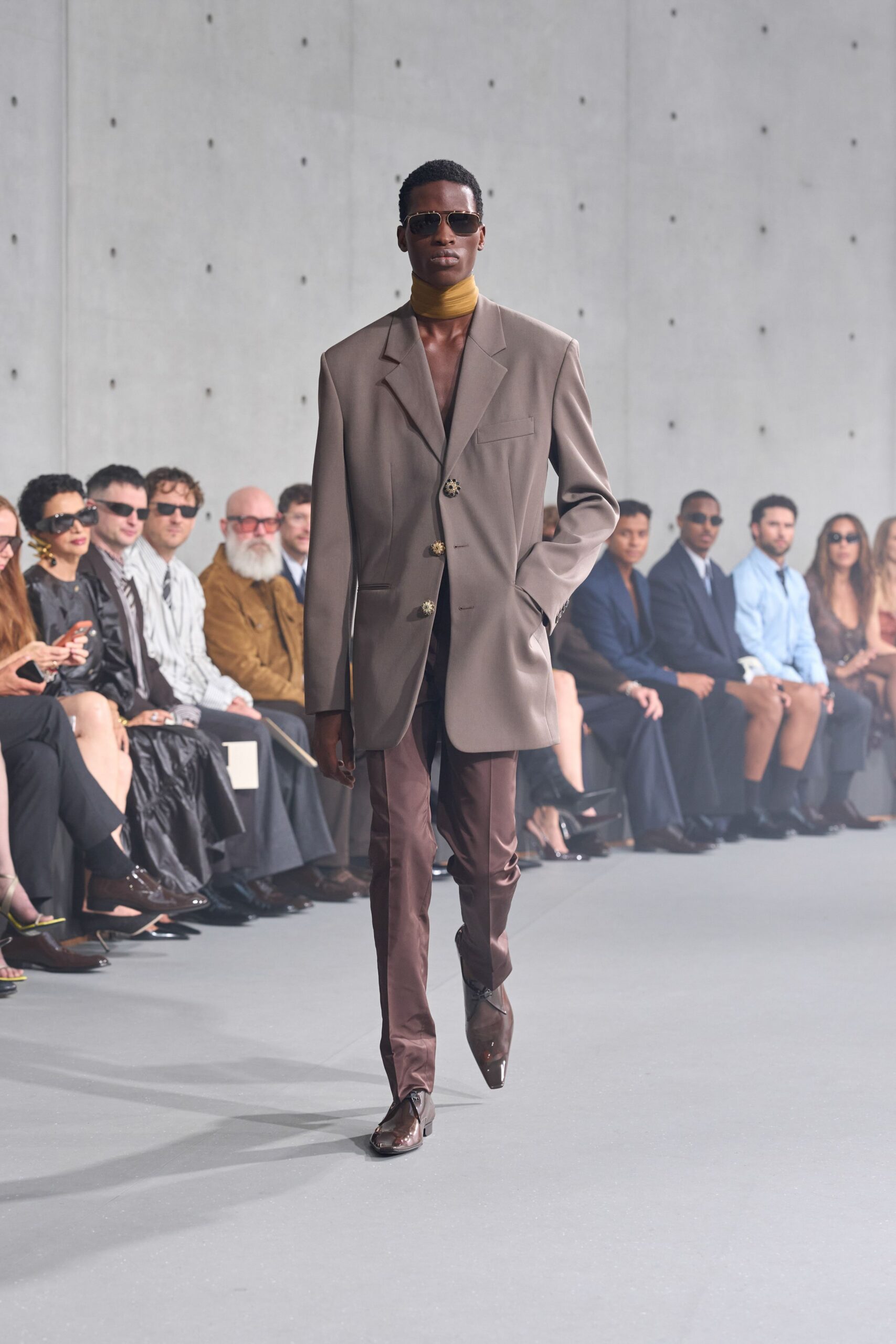 brown cotton long-sleeve collared tailored buttoned blazer