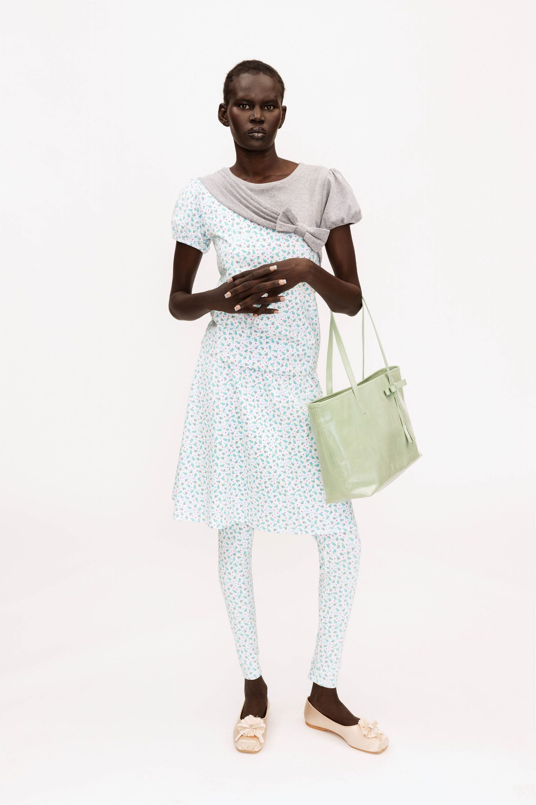 blue cotton short-sleeve scoop-neck fitted floral pleated dress