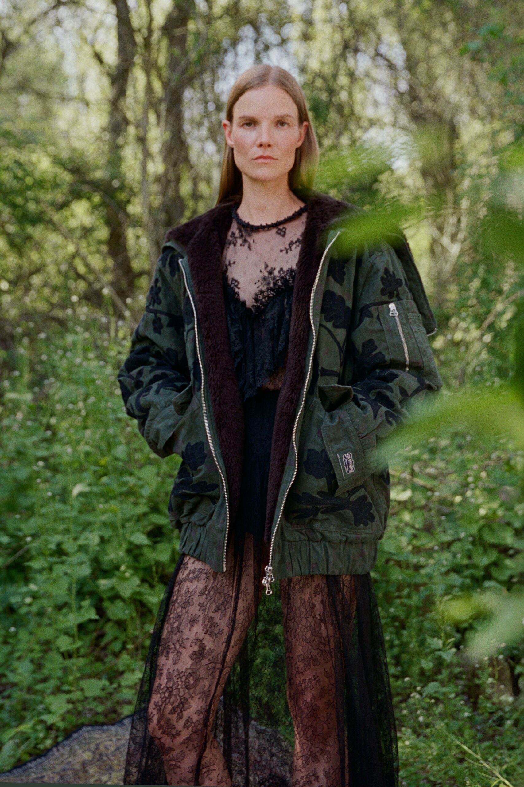 green cotton long-sleeve collared relaxed camouflage jacket