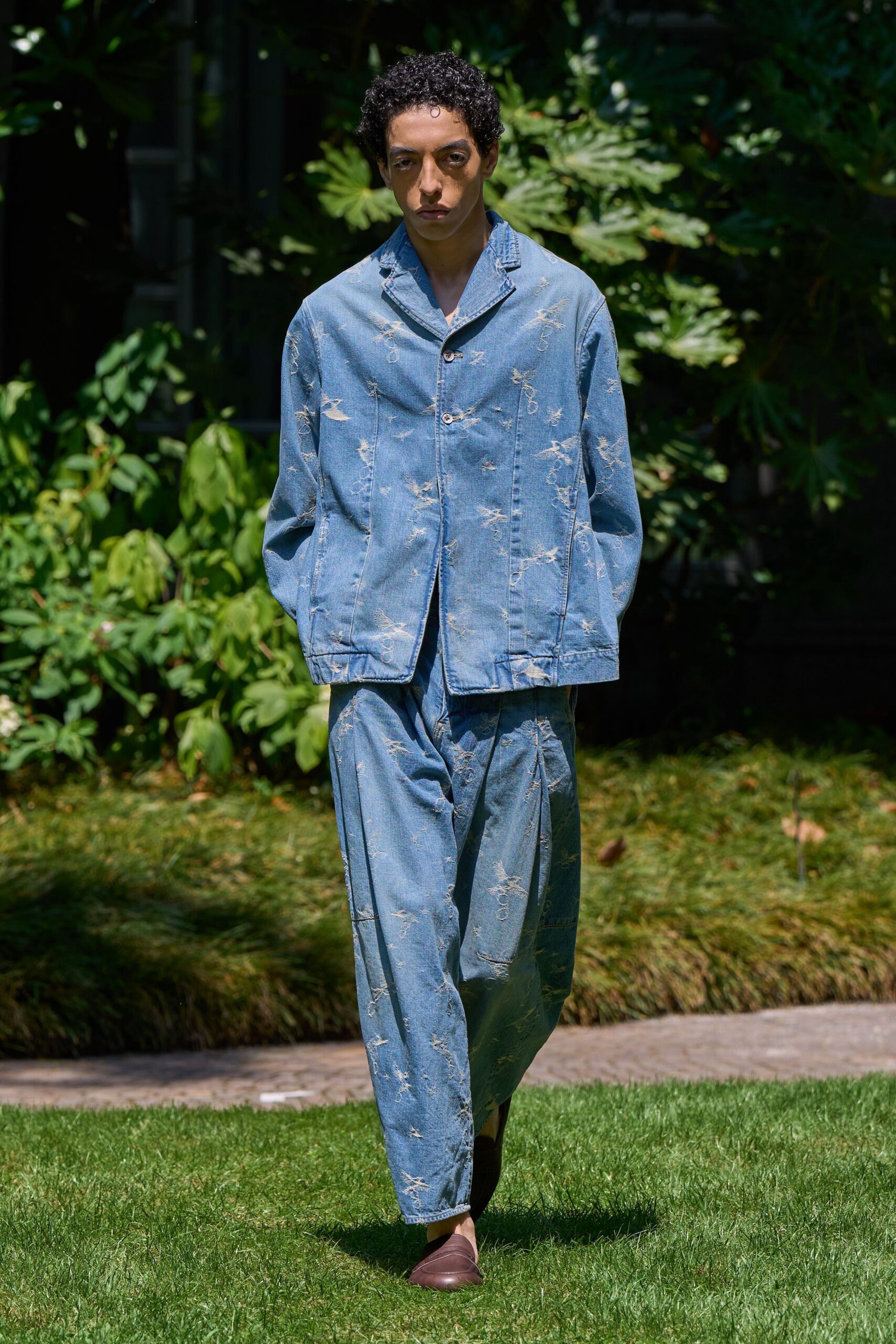 blue denim long-sleeve collared relaxed embroidered jacket