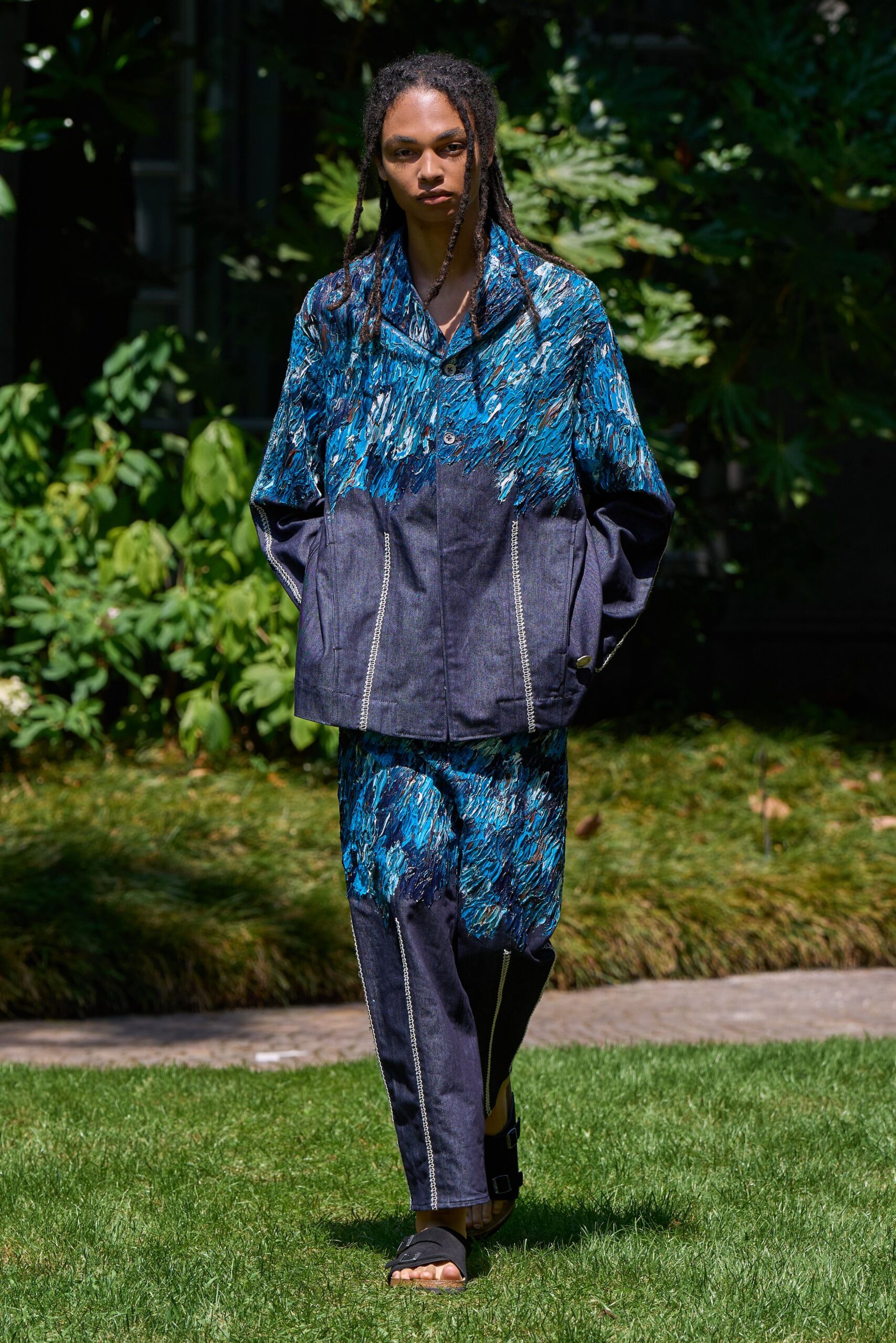 blue cotton long-sleeve collared relaxed printed jacket