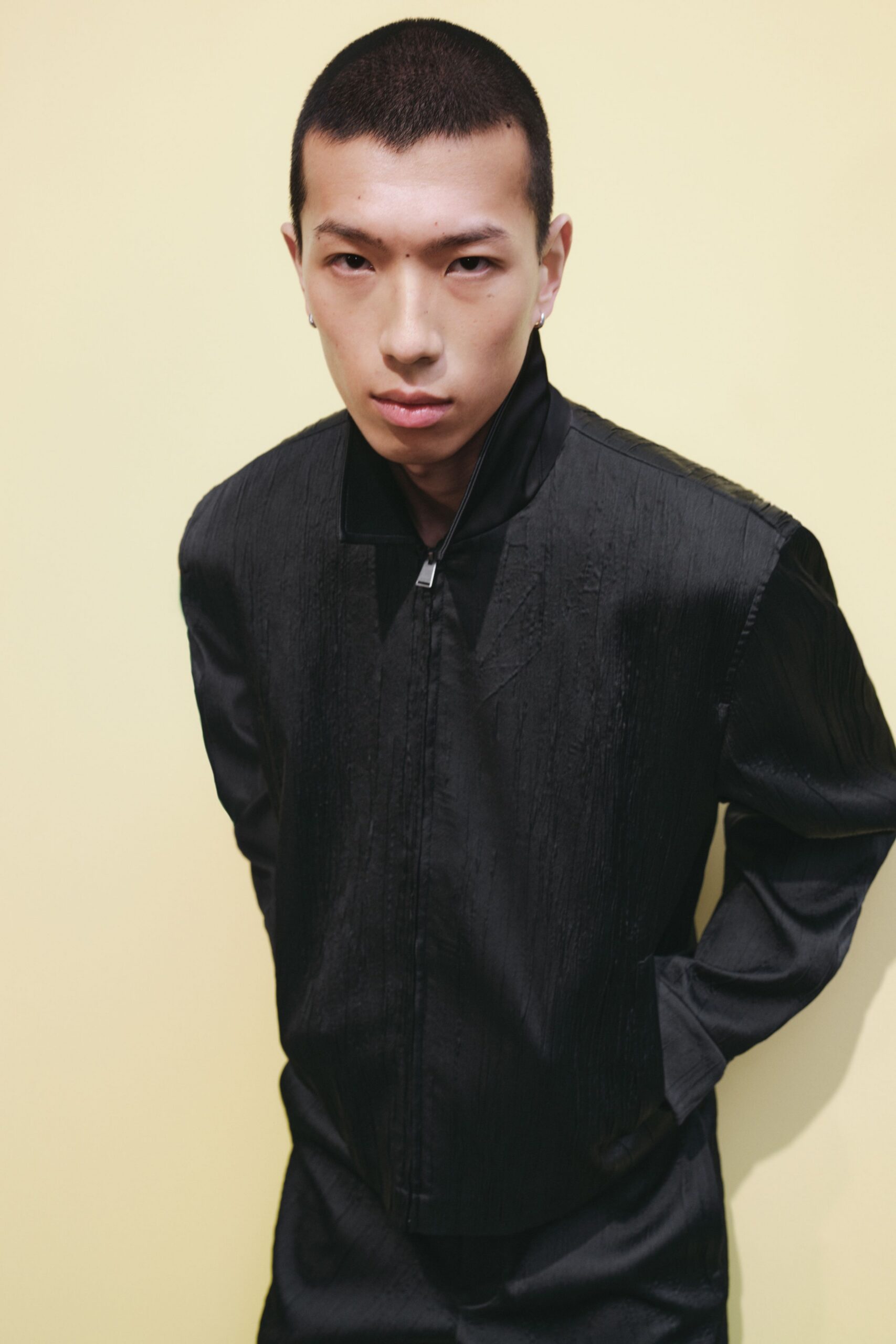 black silk long-sleeve collared fitted zippered jacket