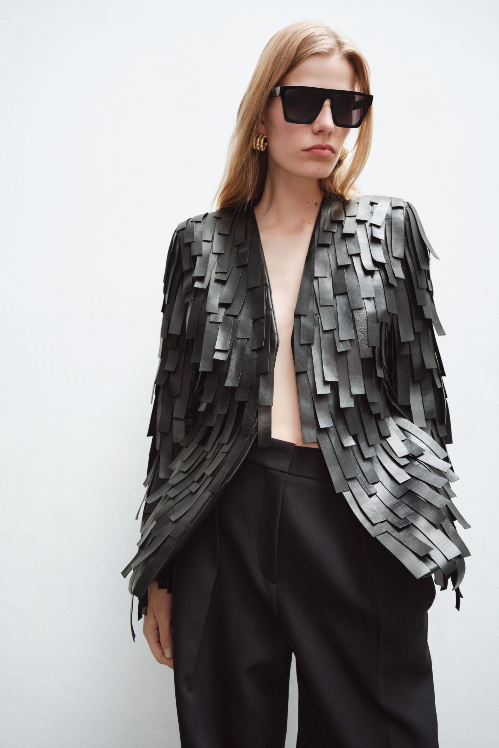 black leather long-sleeve v-neck fitted fringed jacket