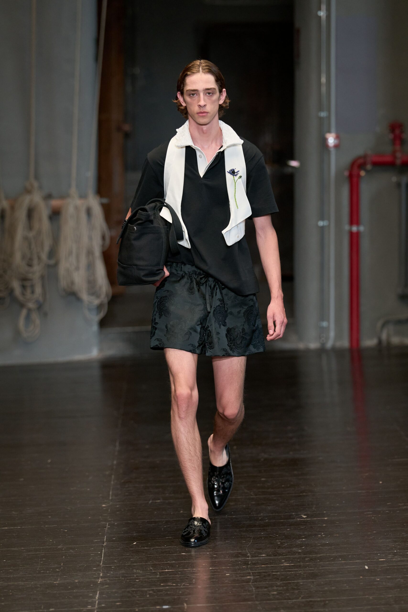 black cotton short-sleeve collared relaxed shirt