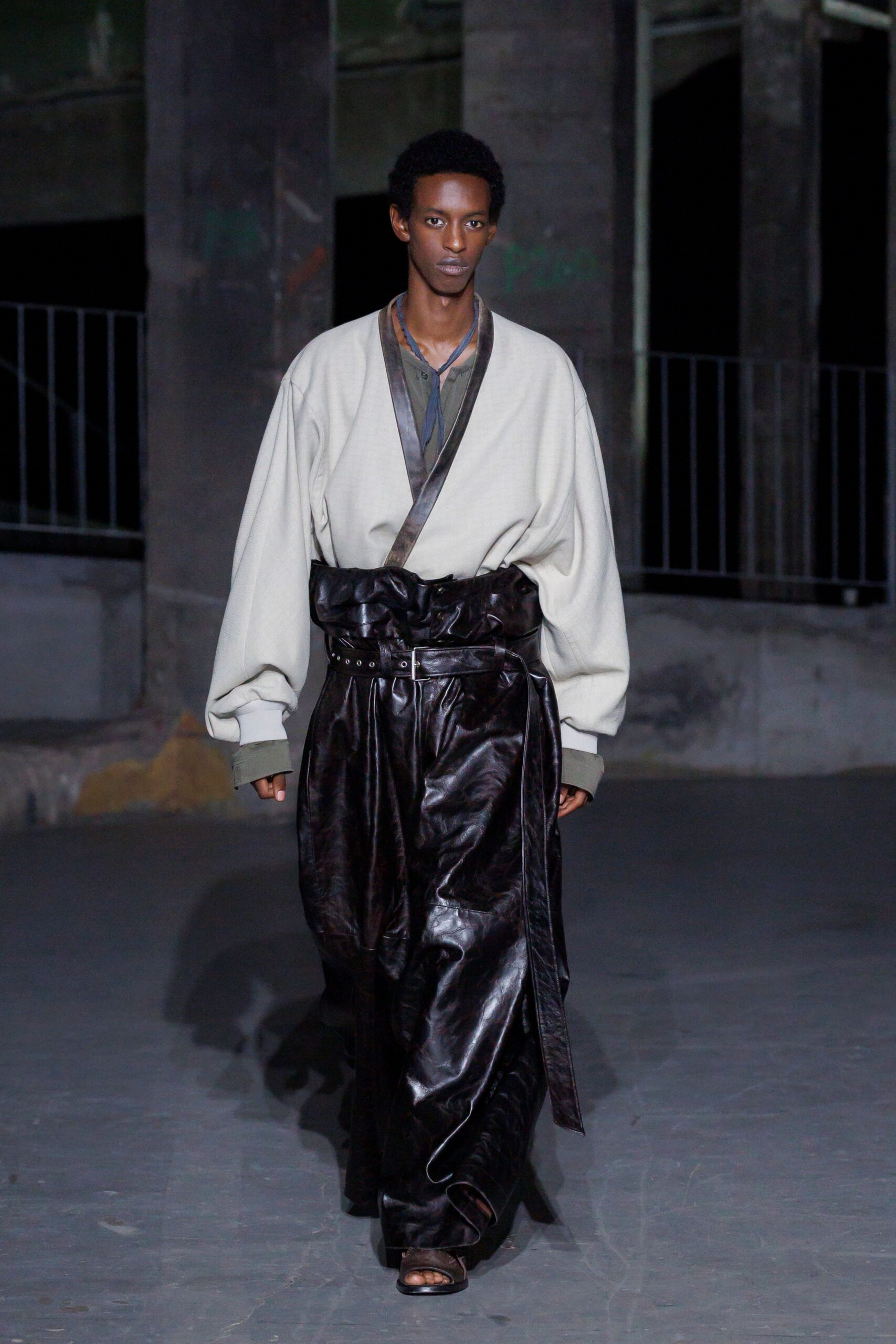 black leather relaxed high-waisted zippered pants