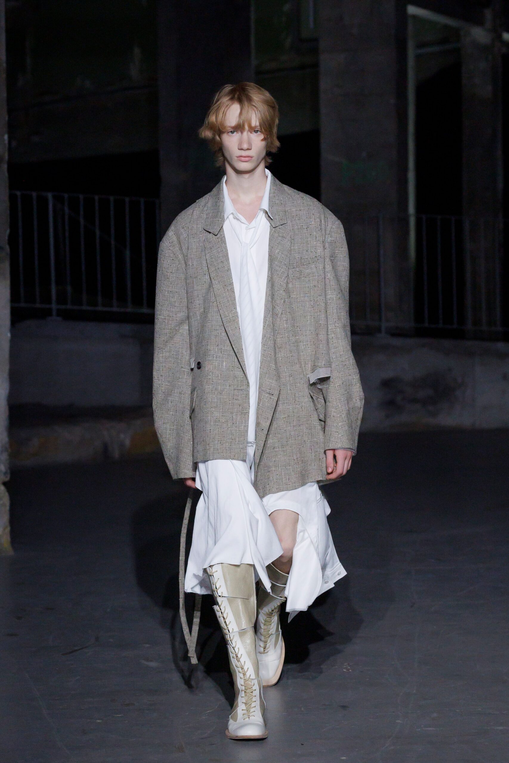 beige tweed long-sleeve collared oversized buttoned jacket