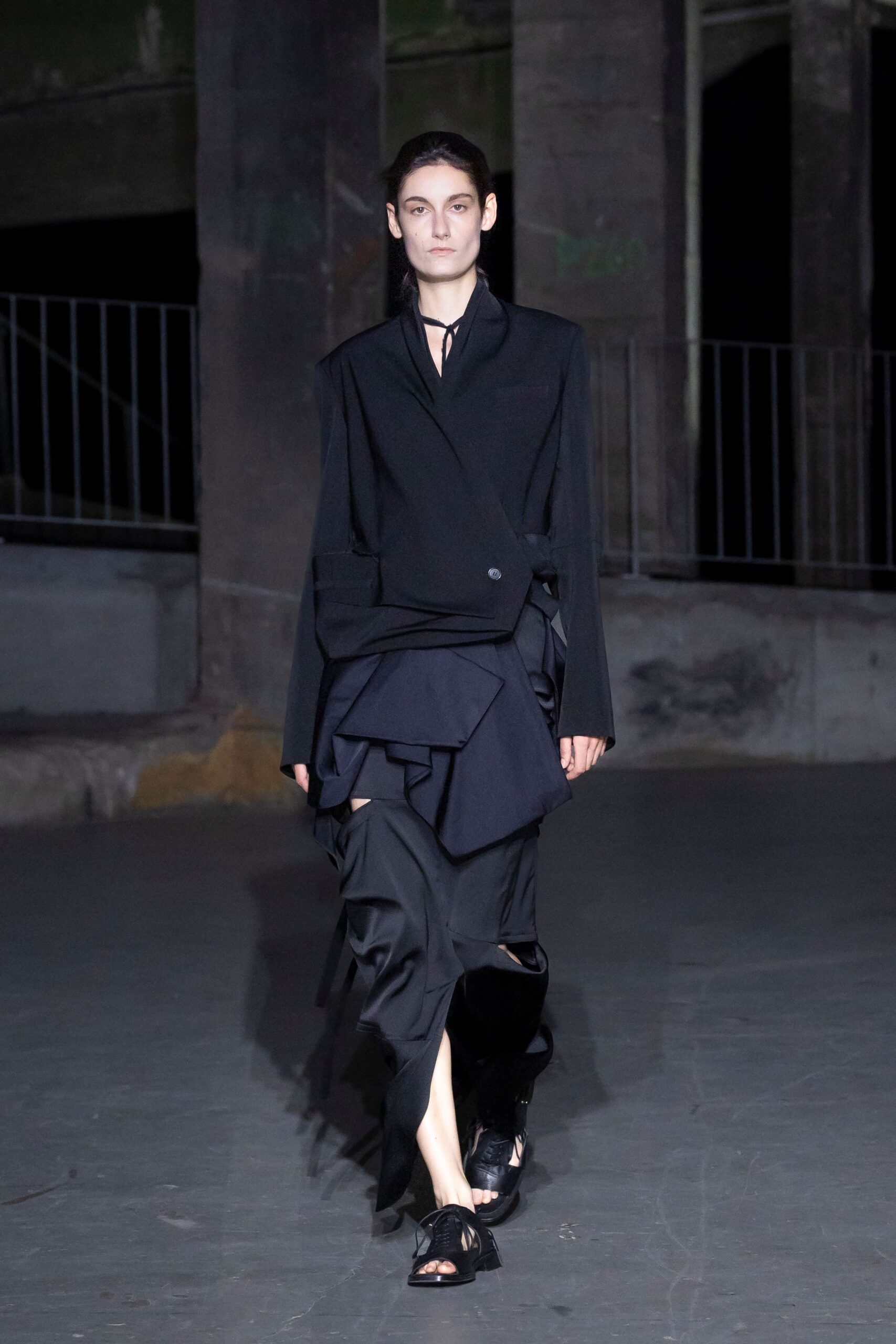 black cotton asymmetric fitted layered skirt