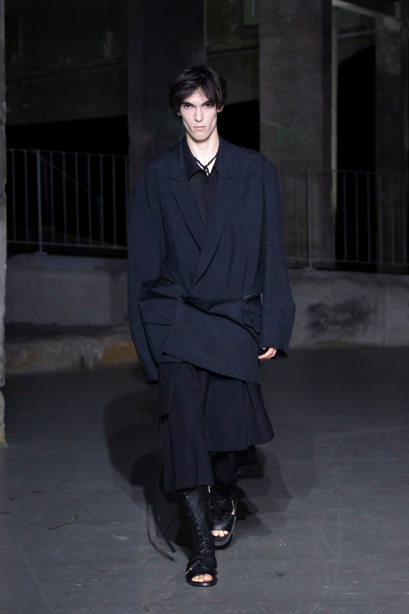 black cotton long-sleeve collared oversized layered jacket